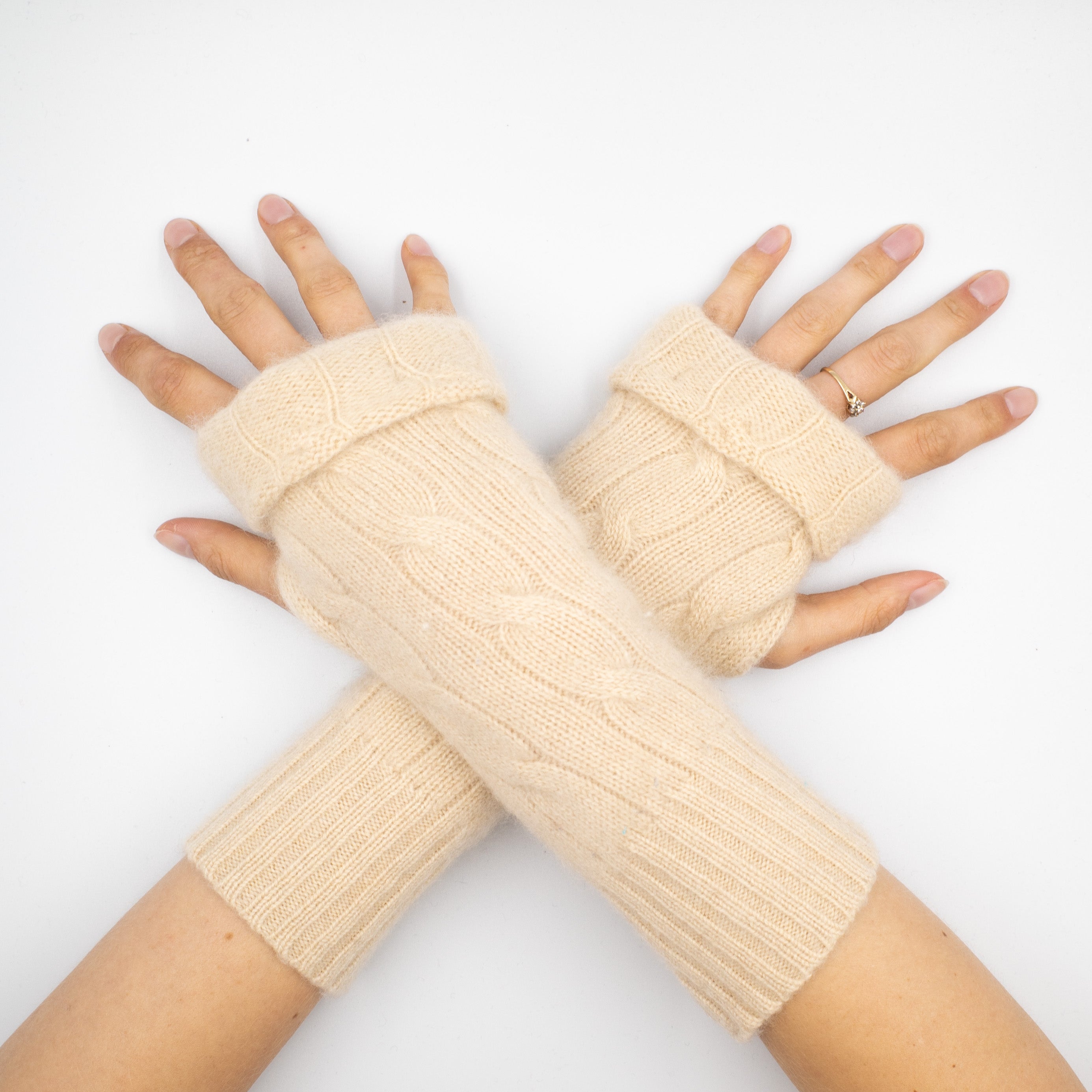 Pale Honey Cable Fingerless Gloves