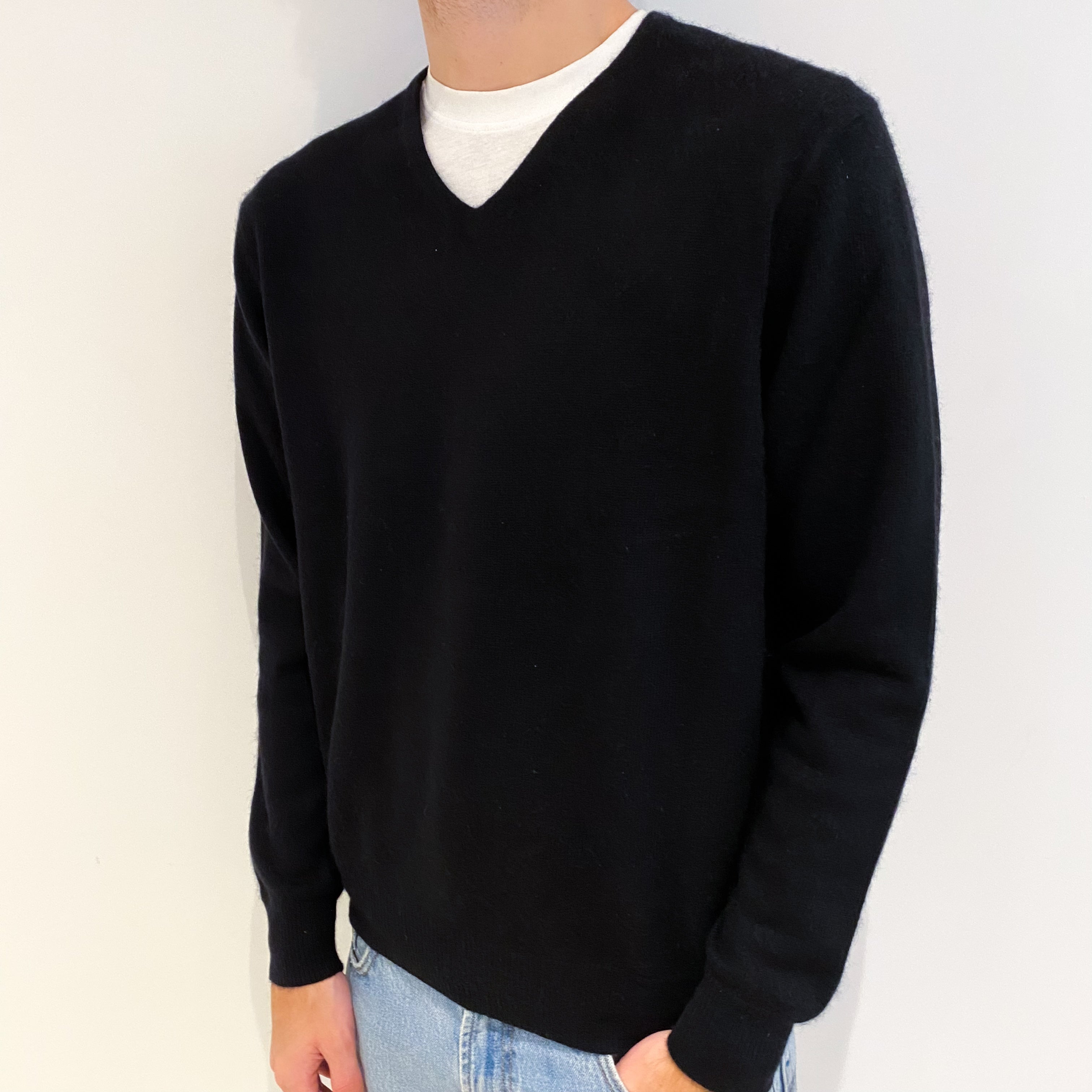 Men's Black Cashmere V Neck Jumper Large
