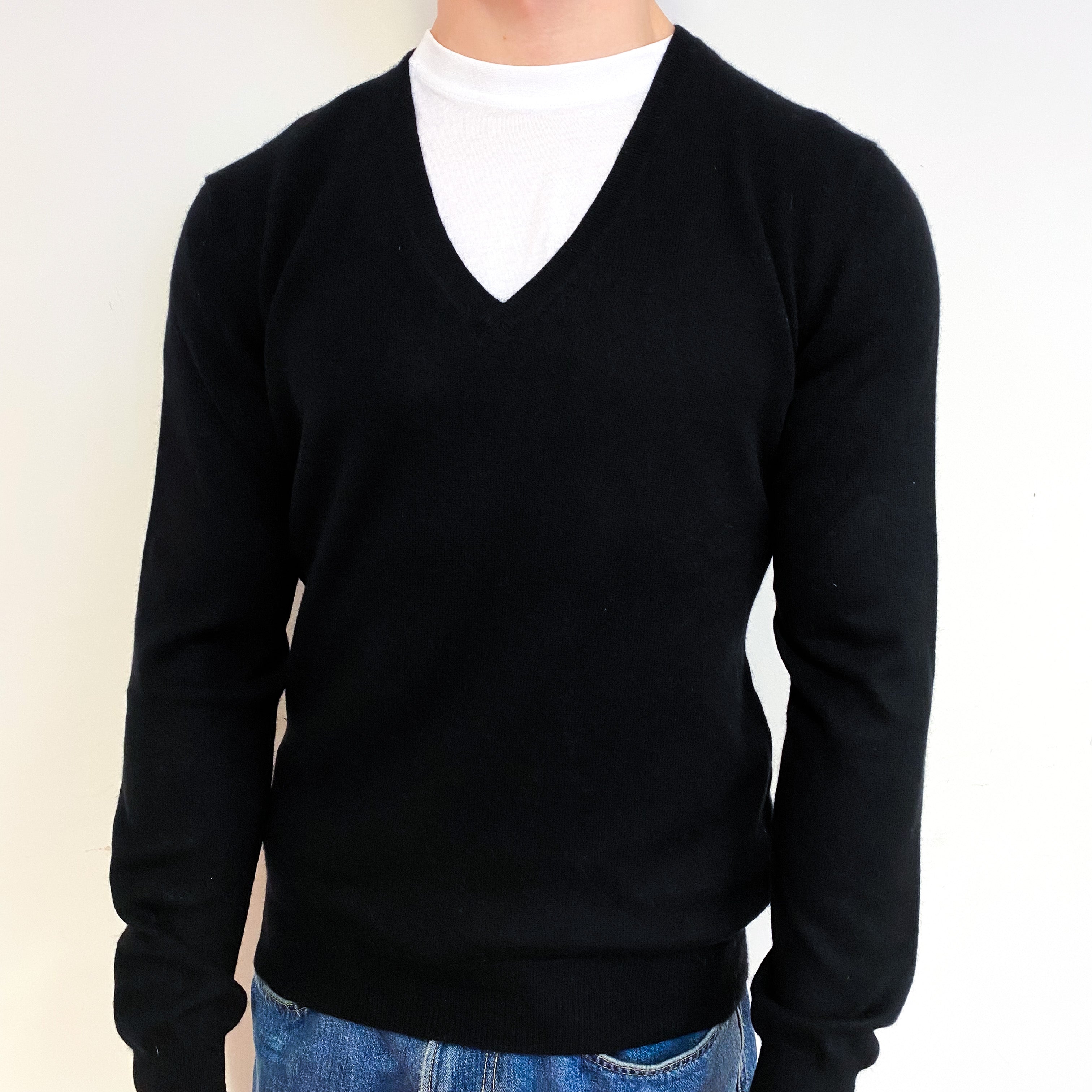 Men's Black Cashmere Low V-Neck Jumper Small