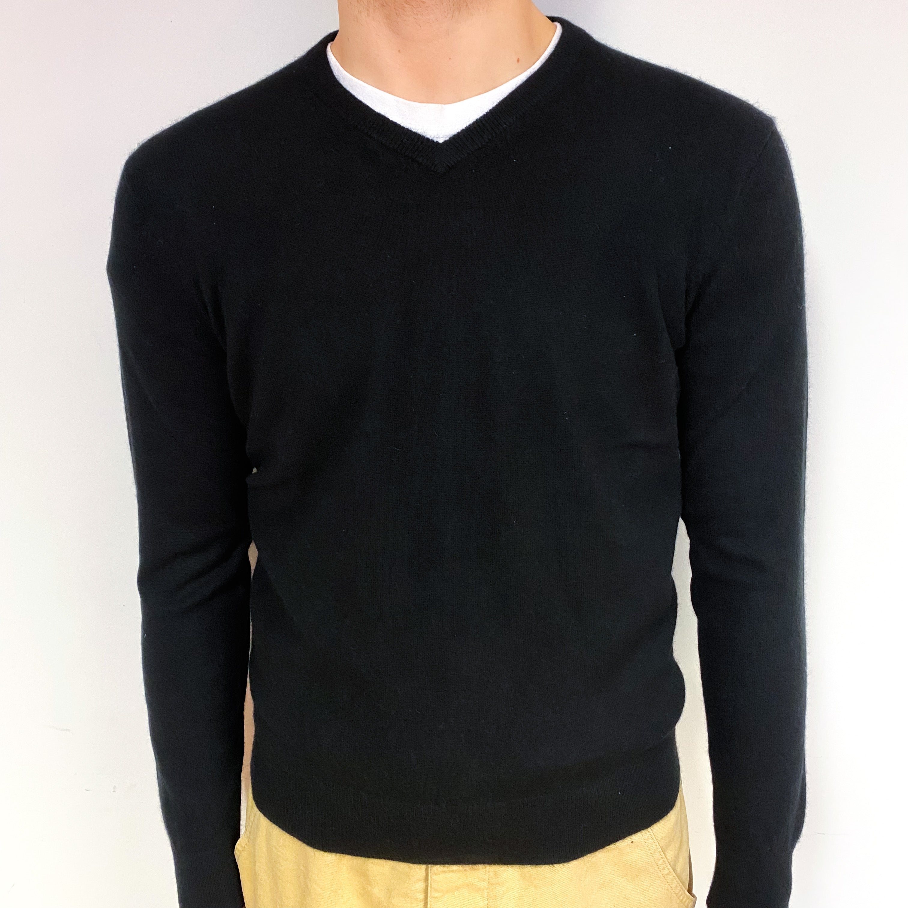 Men's Black Cashmere V-Neck Jumper Large