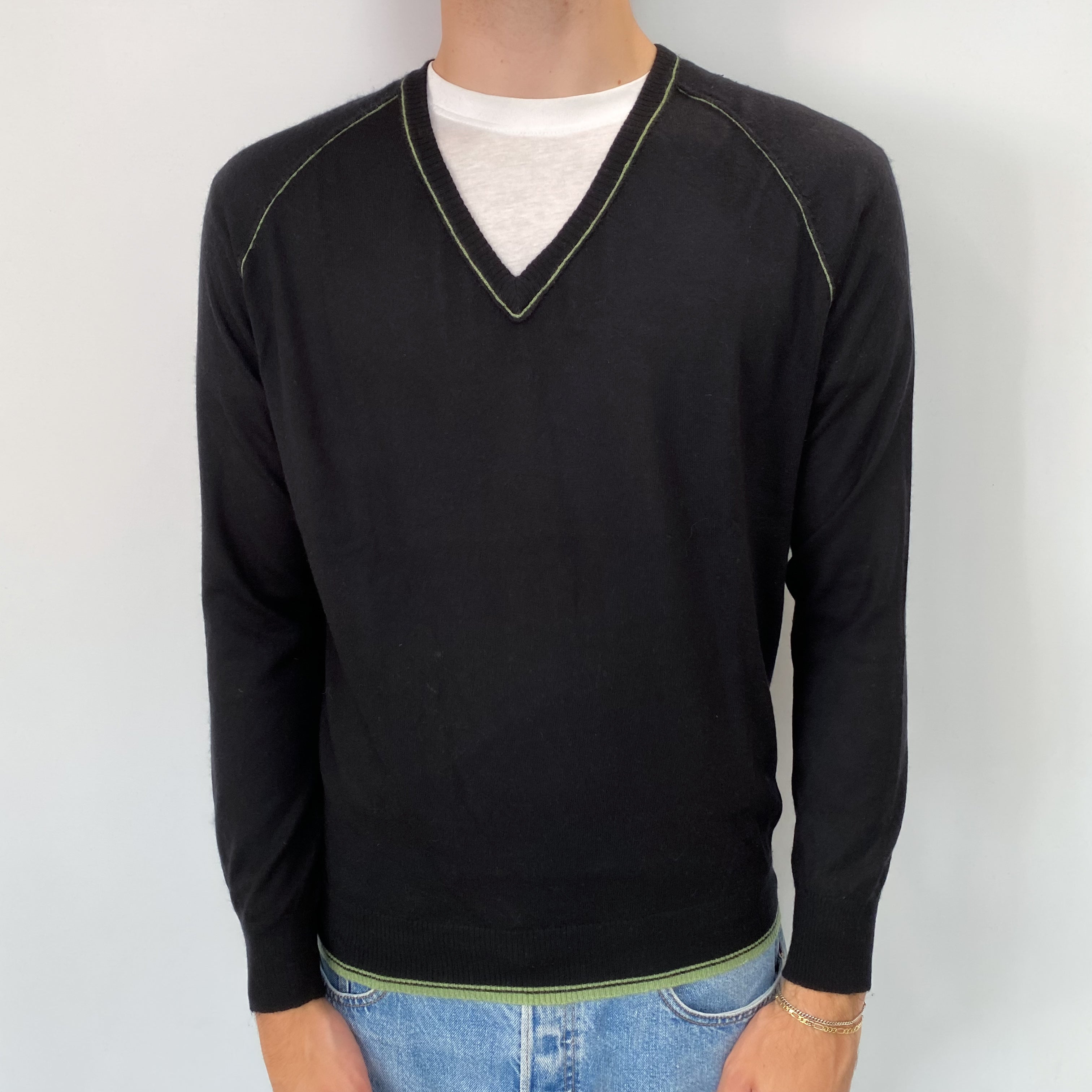 Men's Black Cashmere V Neck Jumper Medium