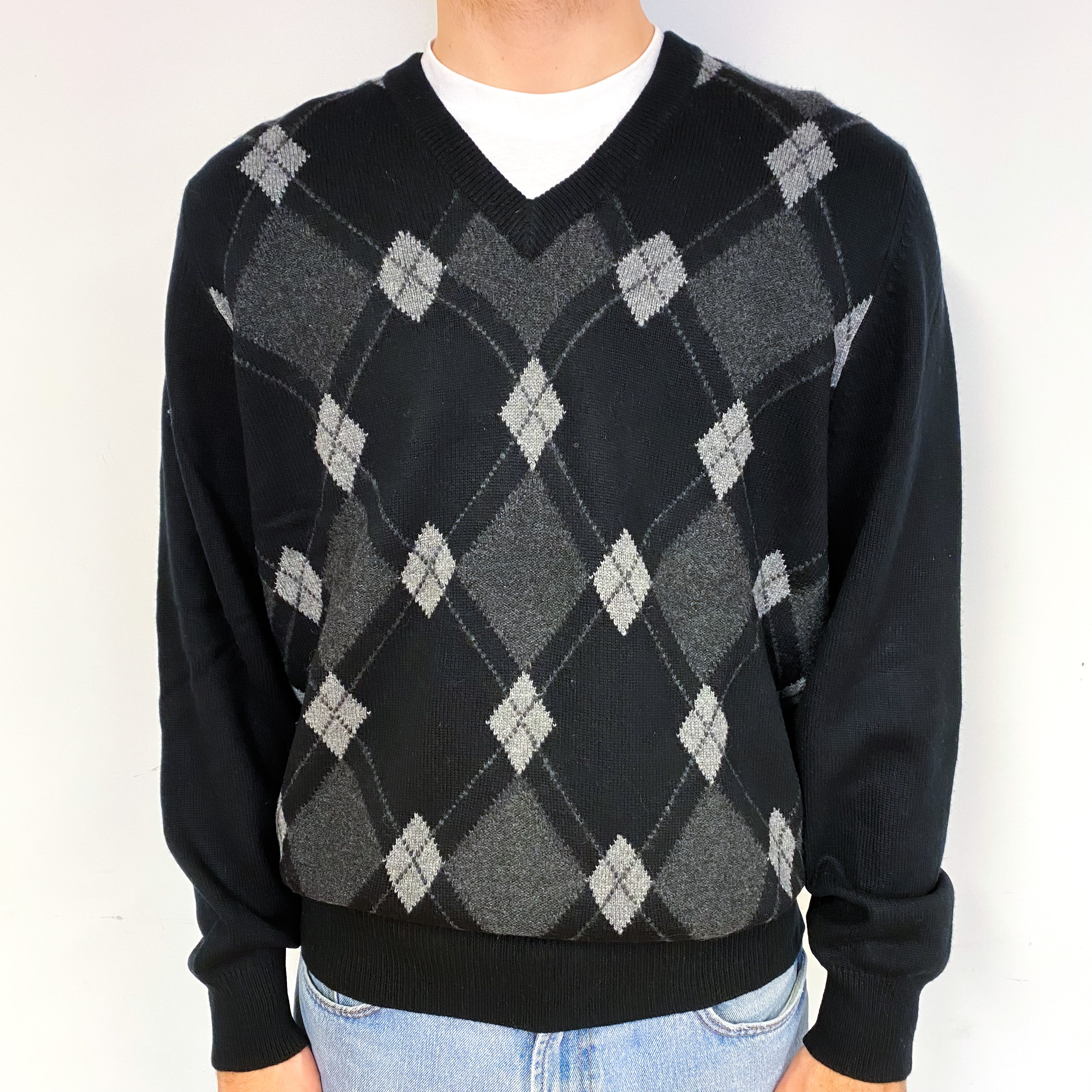 Men's Scottish Black Grey Diamond Cashmere V-Neck Jumper Large