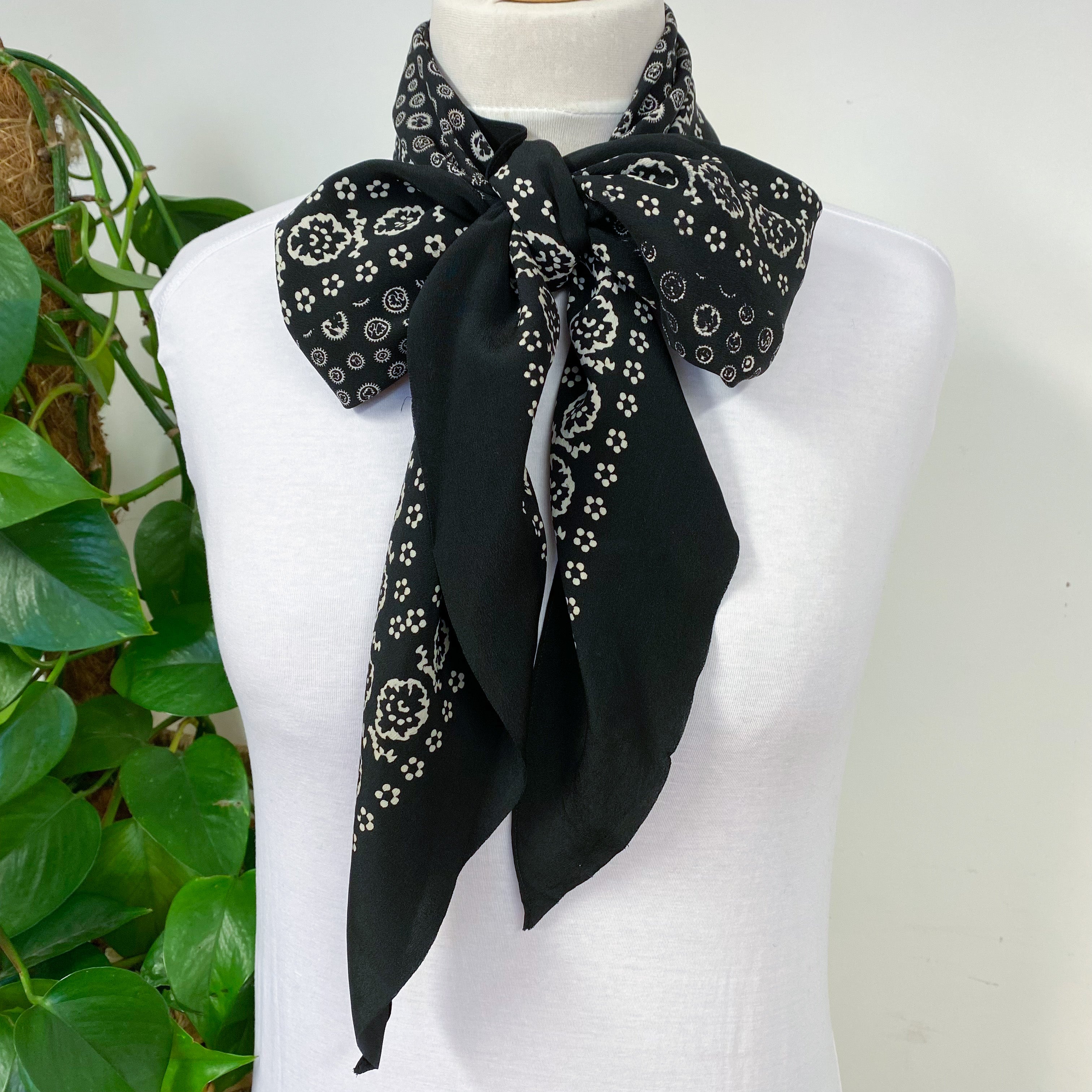 1940s Long Black and White Pussy Bow Vintage Silk Scarf