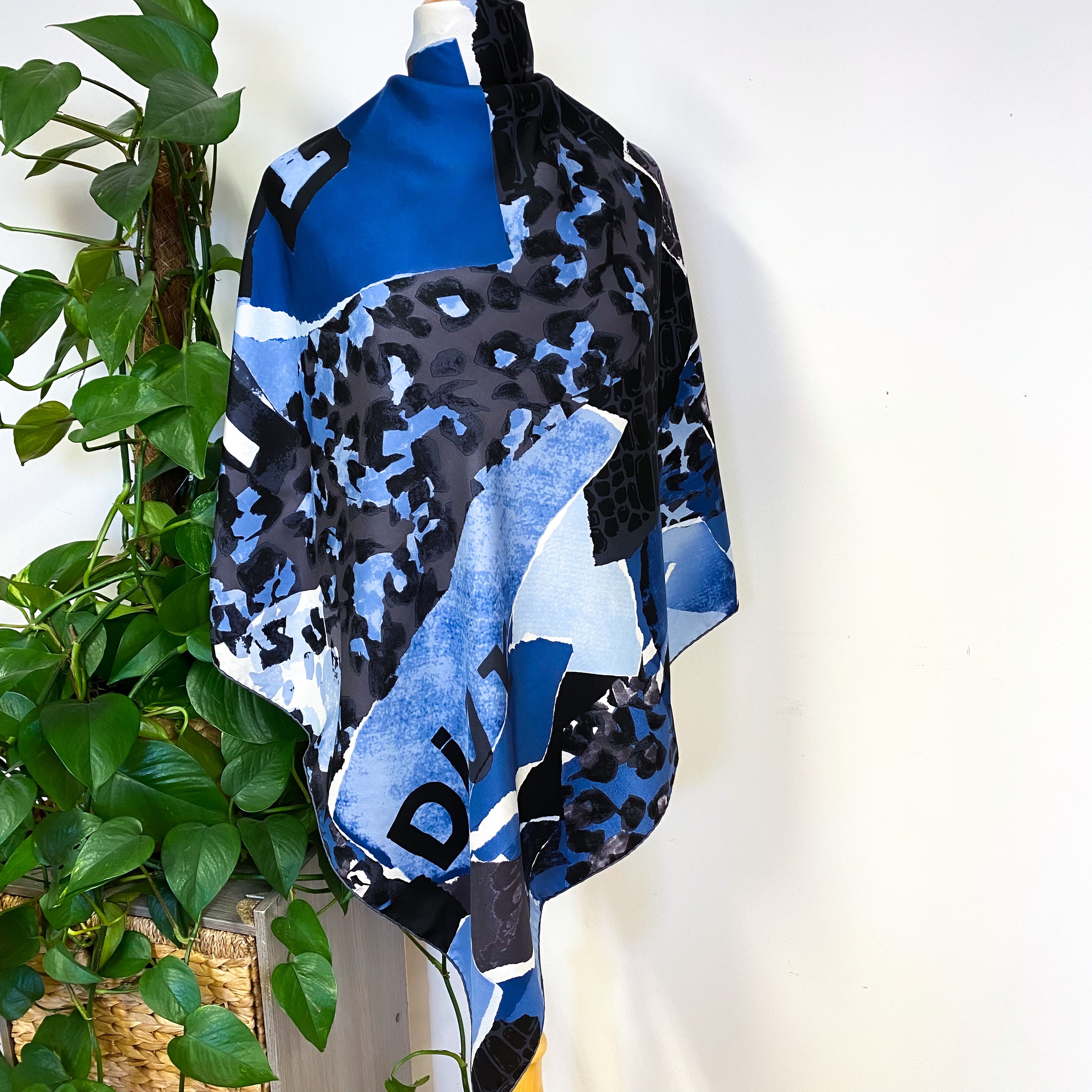 Stunning Christian Dior Designer Silk Scarf