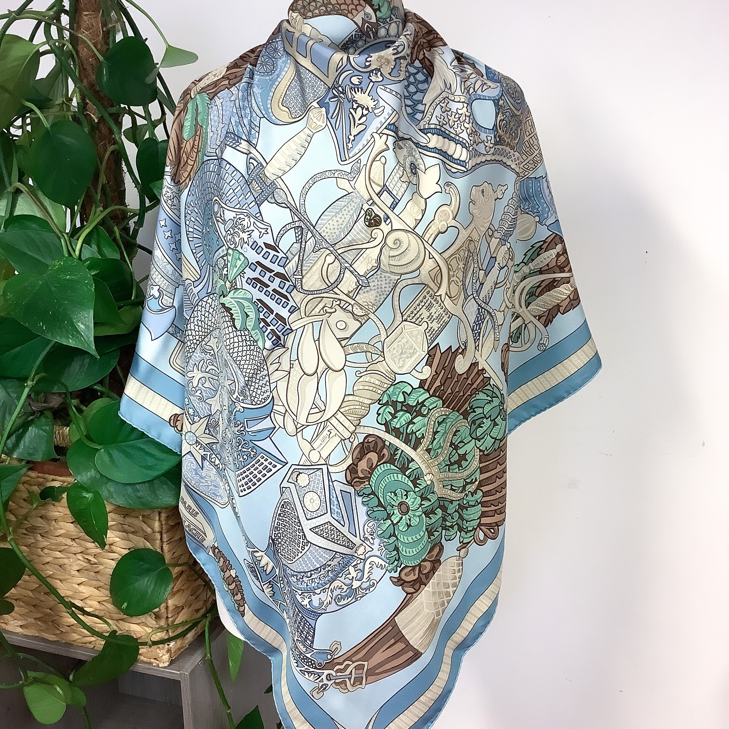 Boxed Hermes Armets en Panache 1995 Designer Silk Scarf