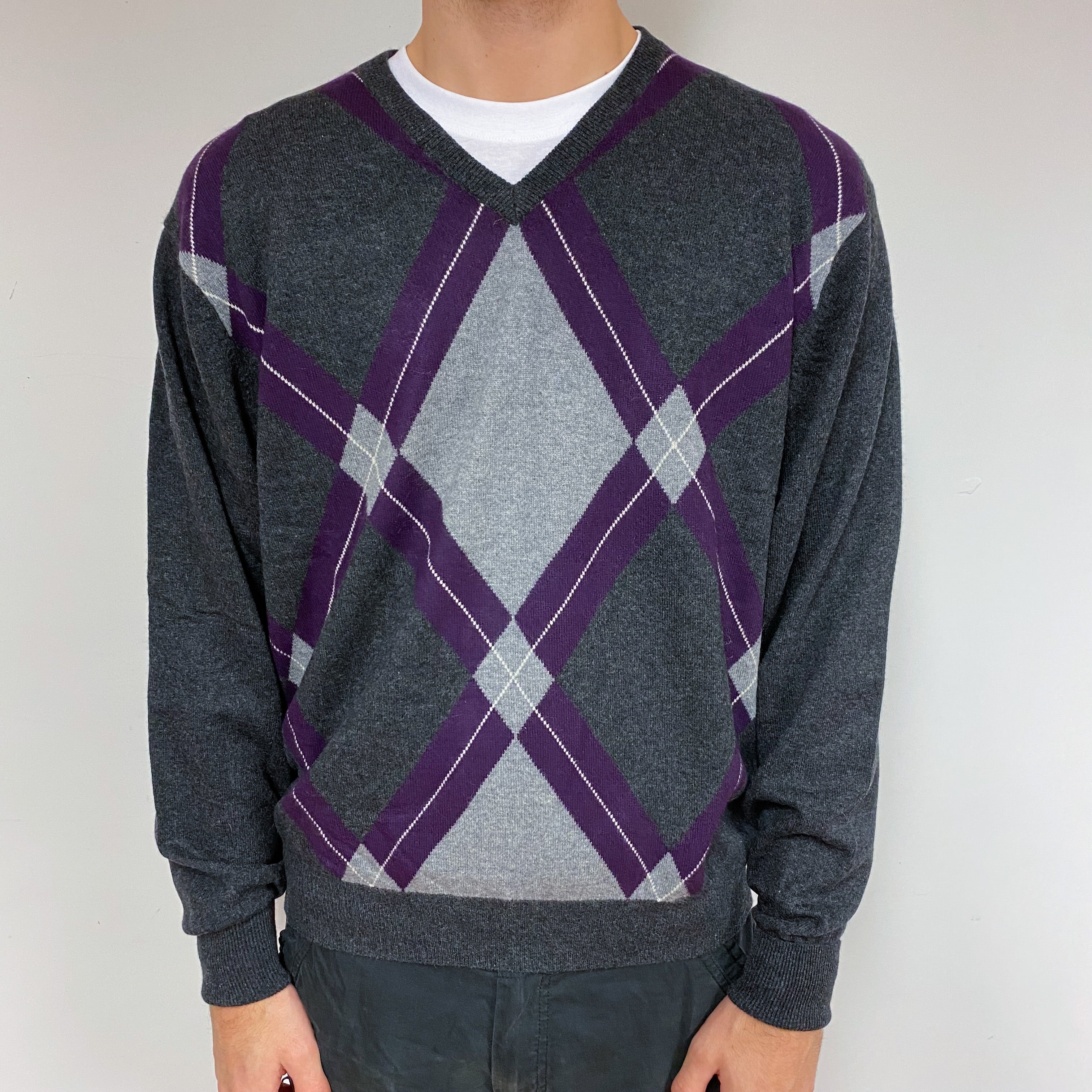 Men’s Diamond Print V Neck Jumper Large