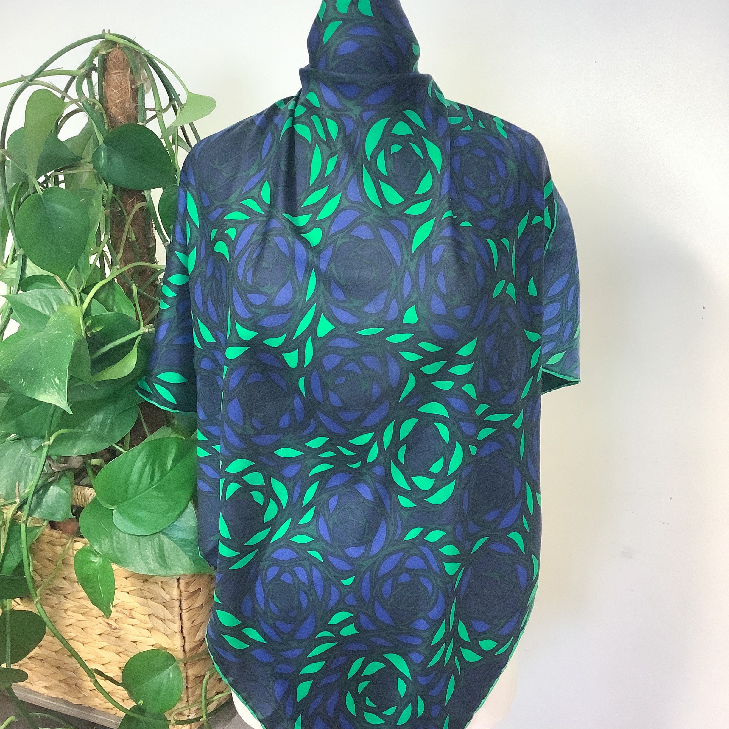 Richard Allen 1970s Abstract Floral Vintage Silk Scarf