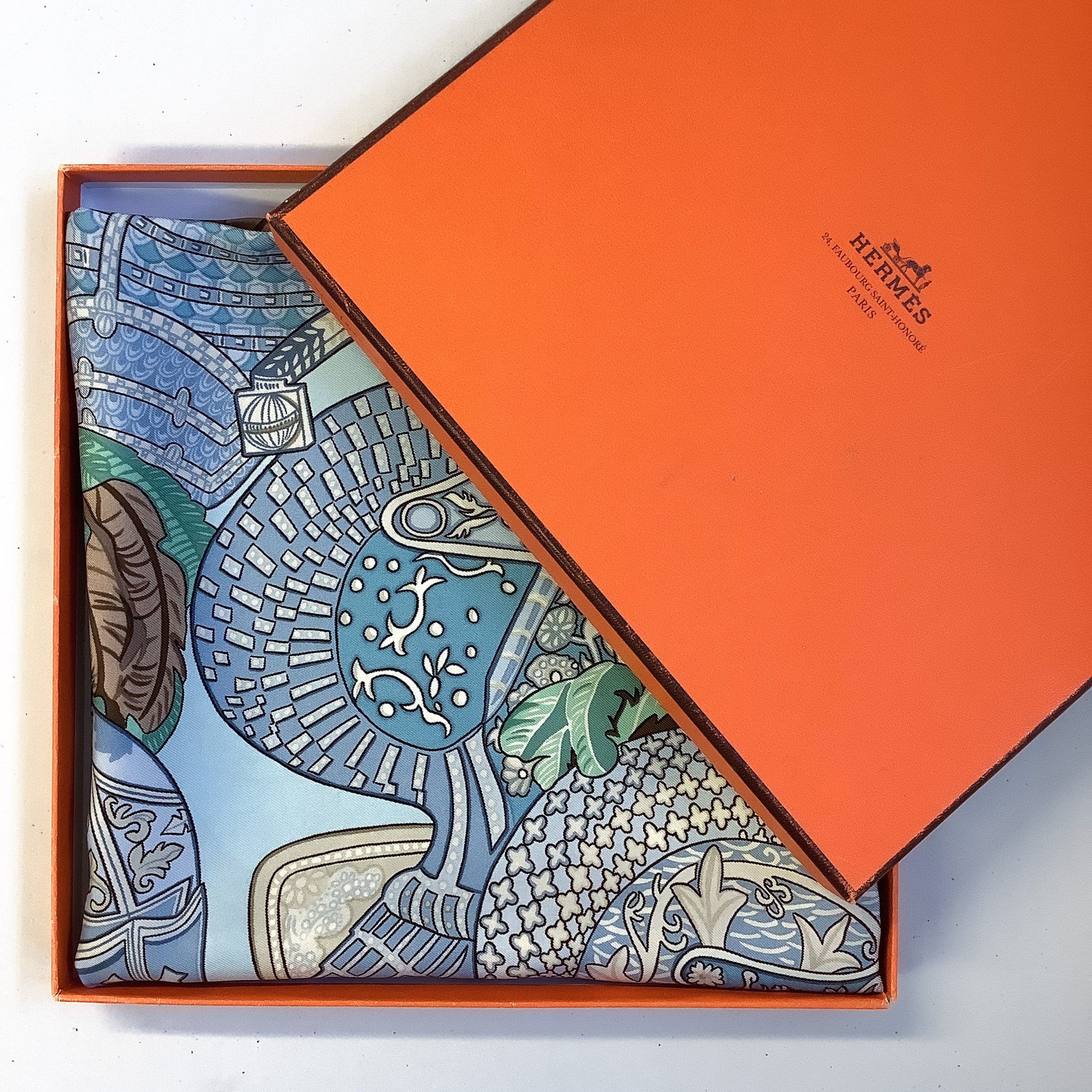 Boxed Hermes Armets en Panache 1995 Designer Silk Scarf