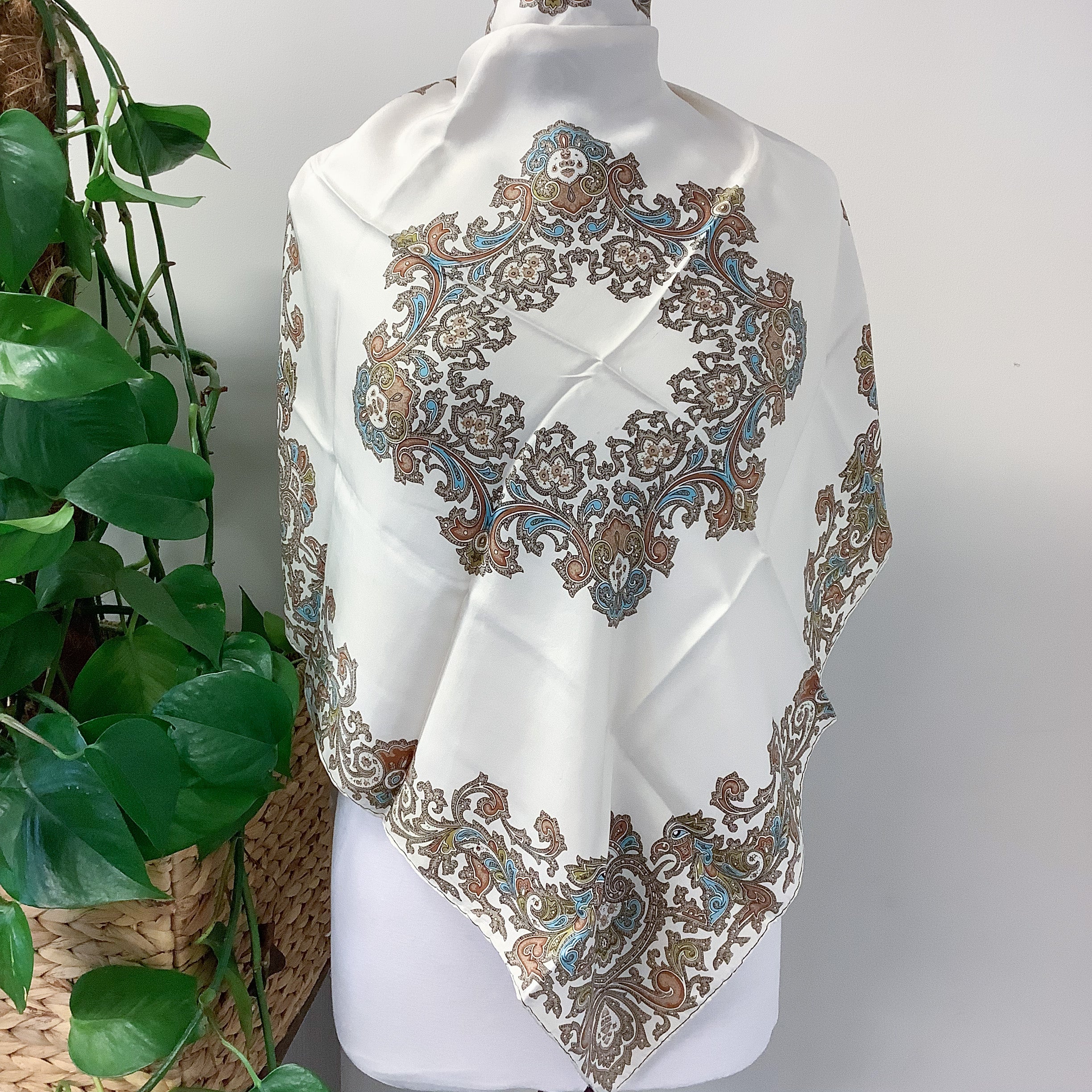 1960s Pretty Paisley Design Vintage Silk Scarf