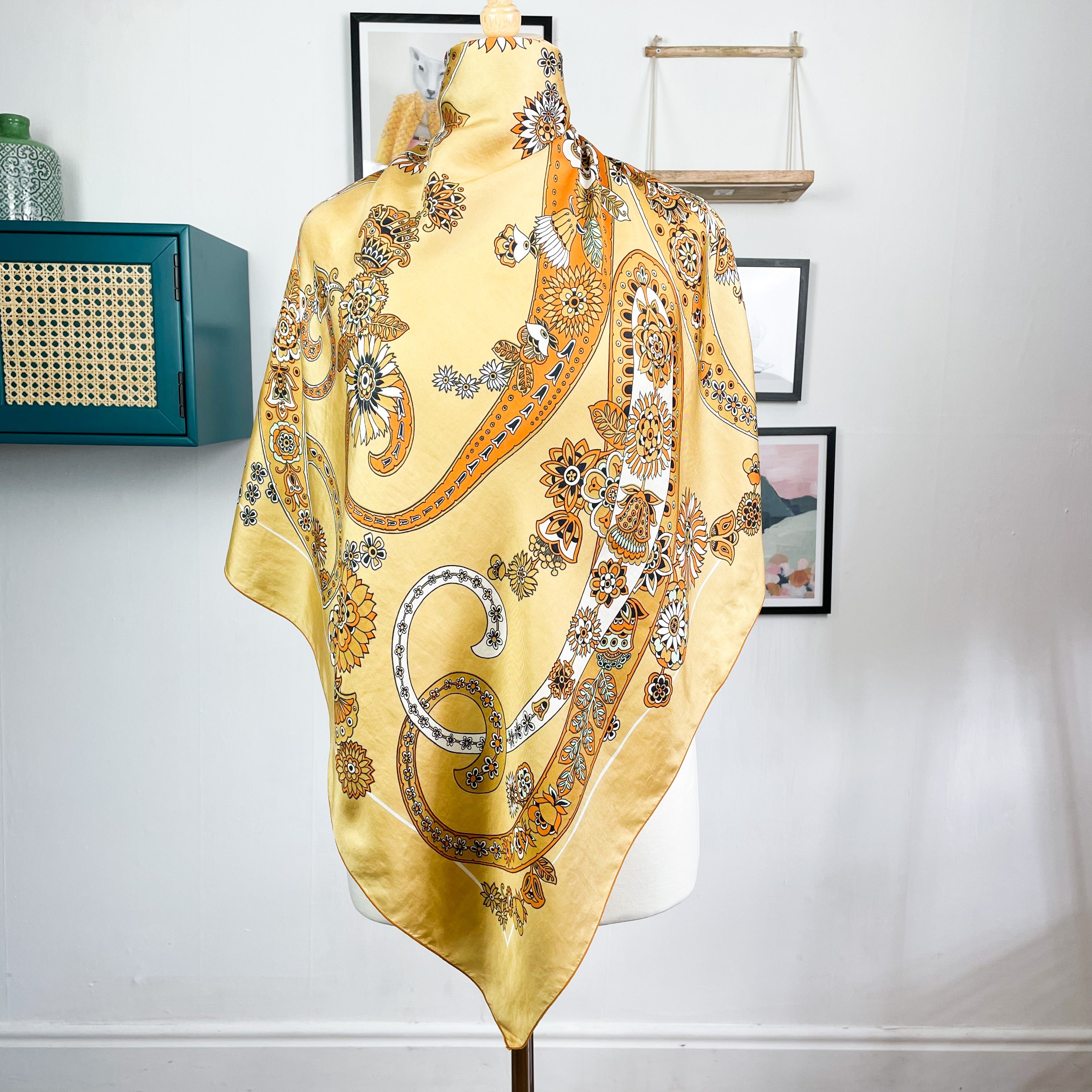 Pretty Floral 1970s Vintage Silk Scarf