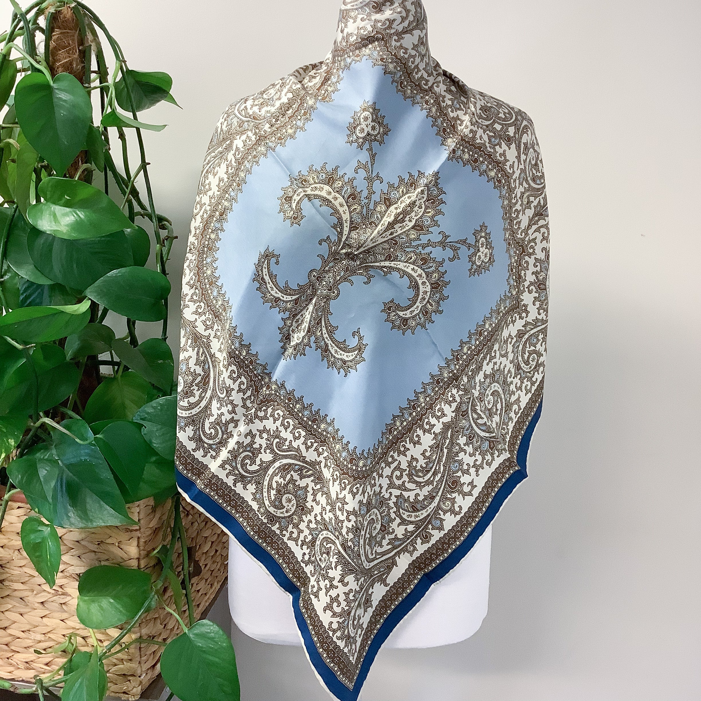 1960s Pretty Paisley Design Vintage Silk Scarf