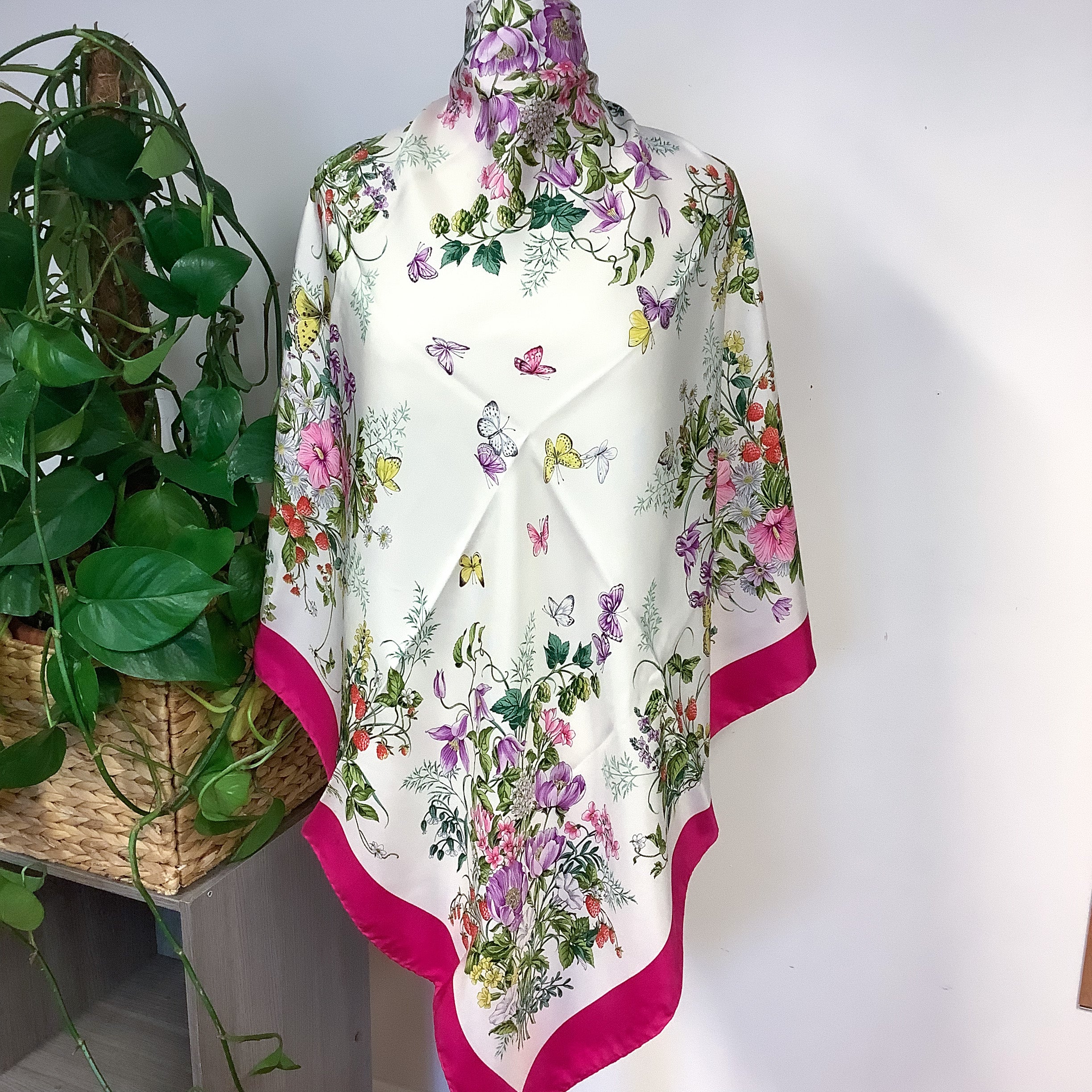 Gucci Pink and Floral Designer Silk Scarf