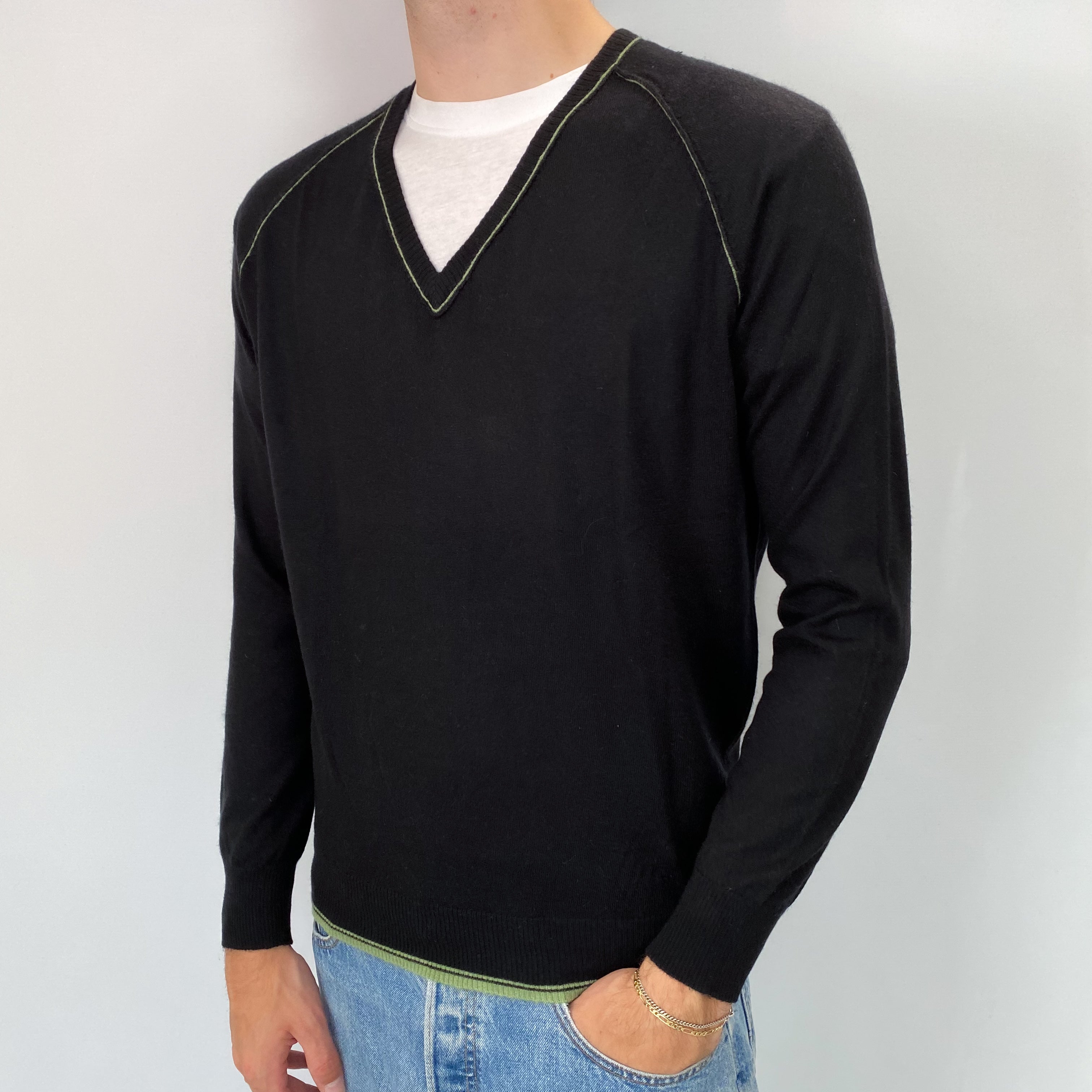 Men's Black Cashmere V Neck Jumper Medium
