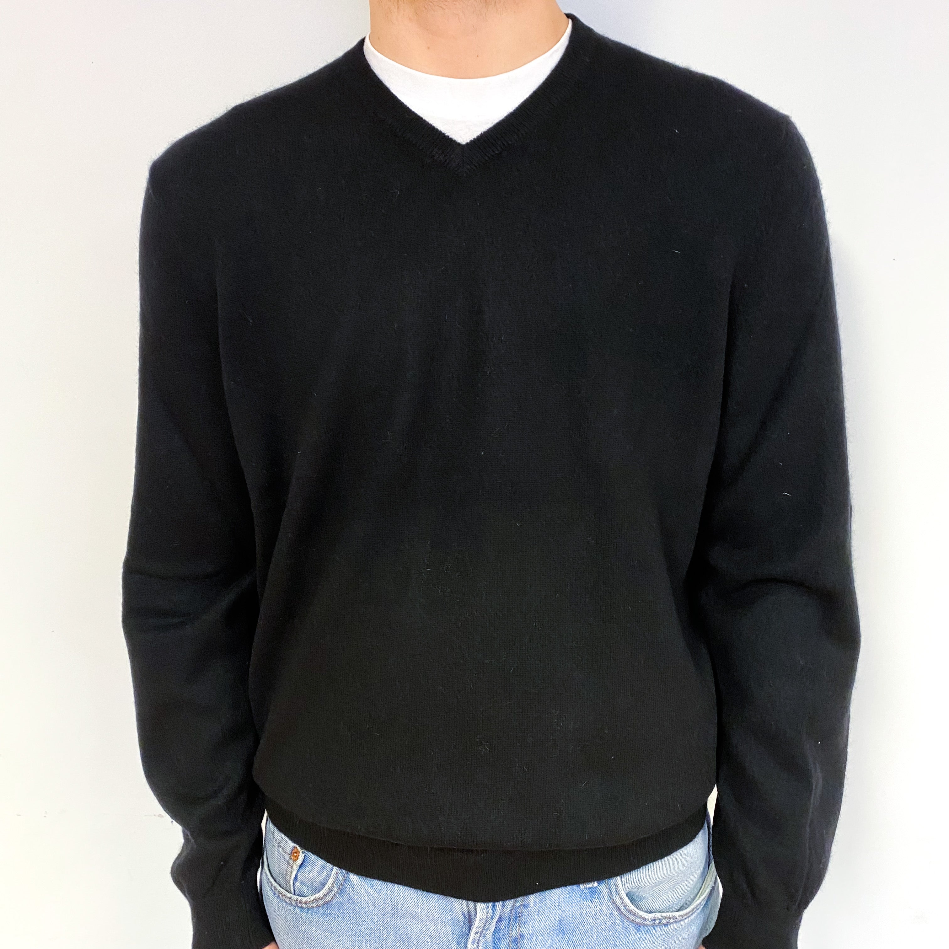Men's Black Cashmere V-Neck Jumper Large