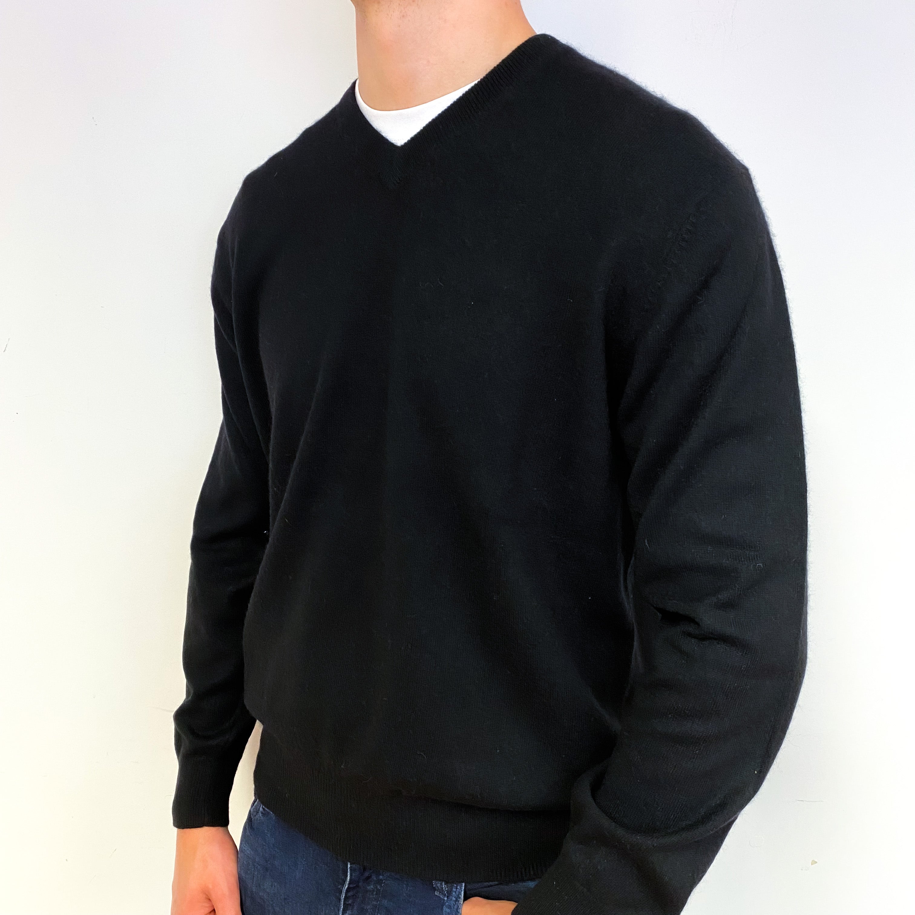 Men's Black Cashmere V-Neck Jumper Extra Large