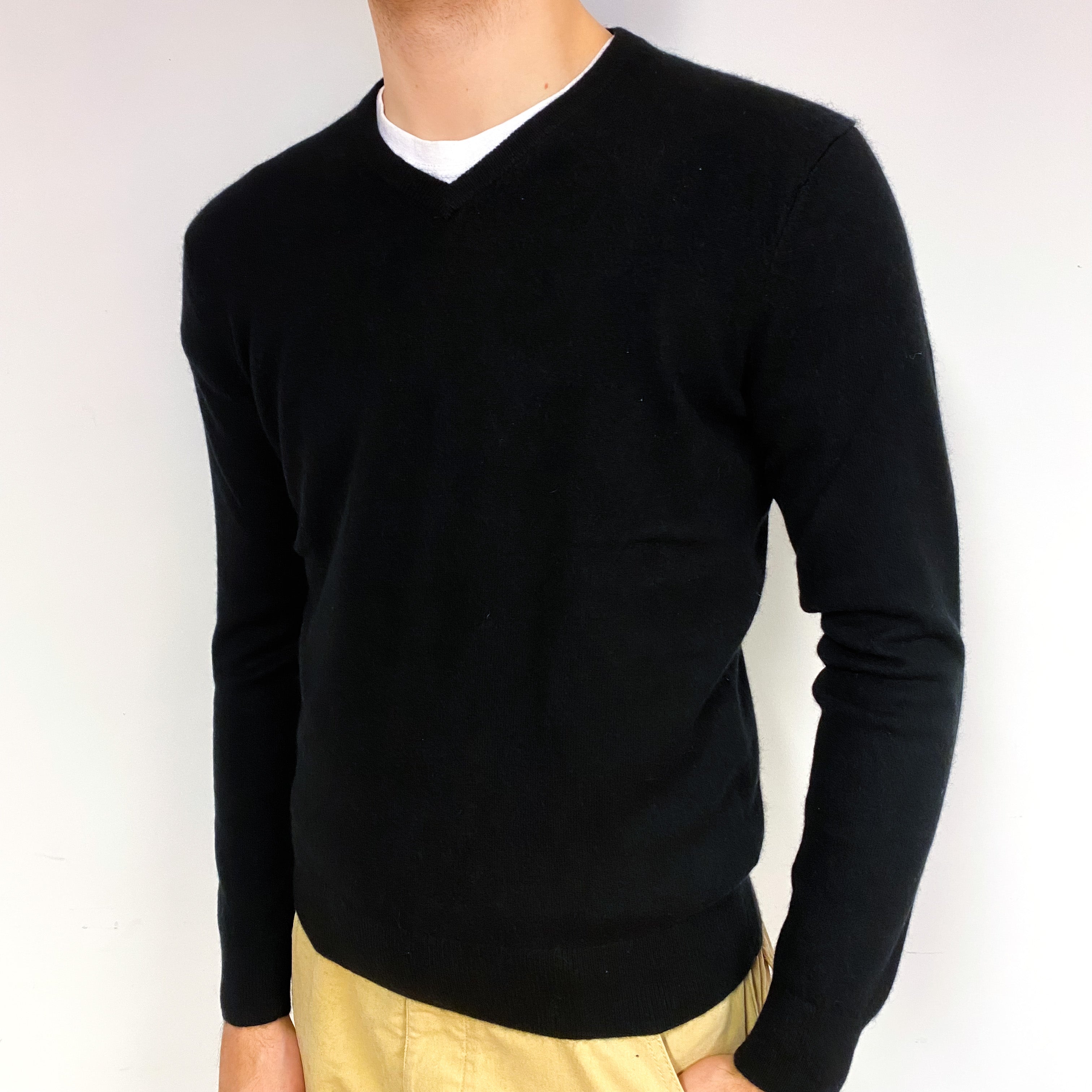 Men's Black Cashmere V-Neck Jumper Large