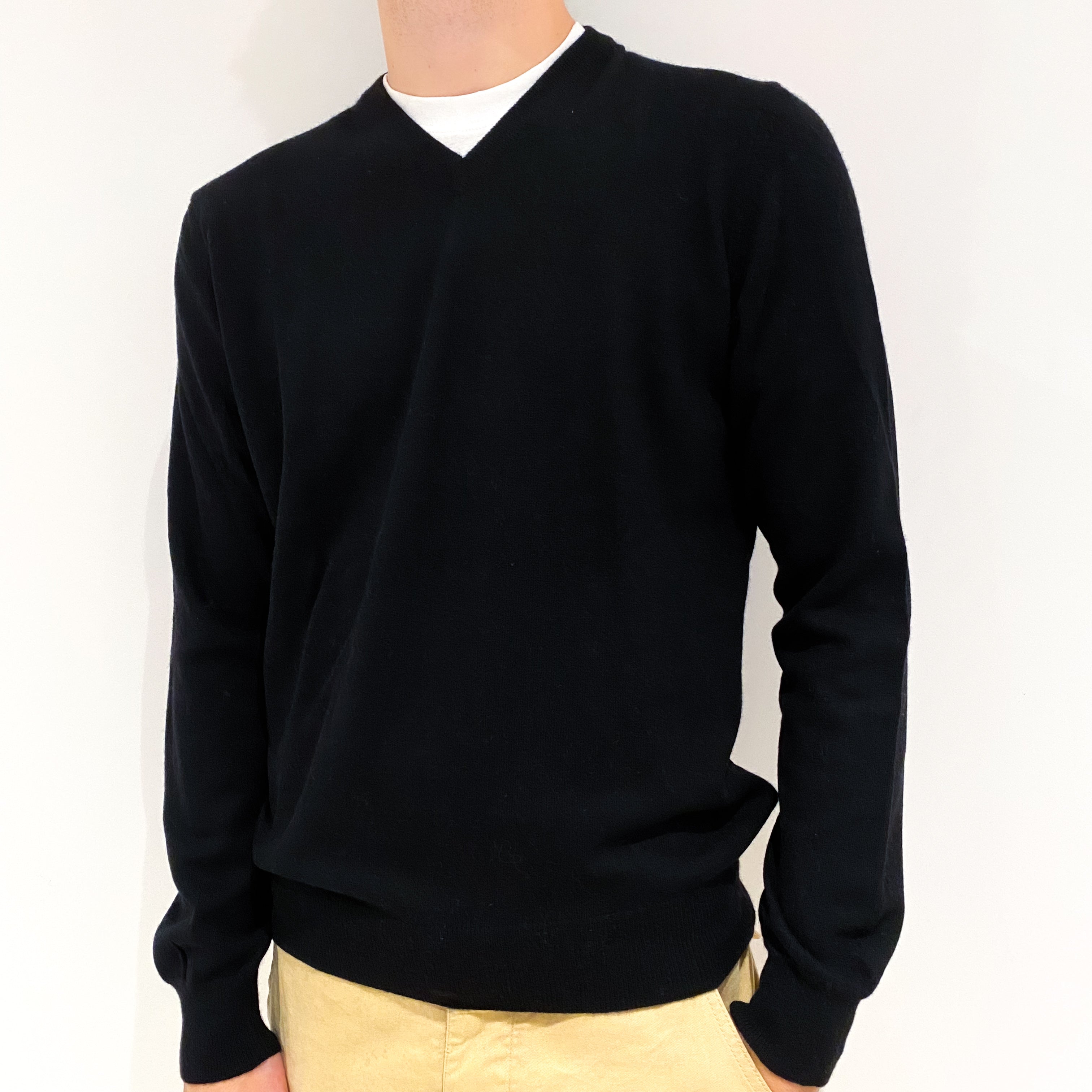 Men's Black Italian Cashmere V-Neck Jumper Large