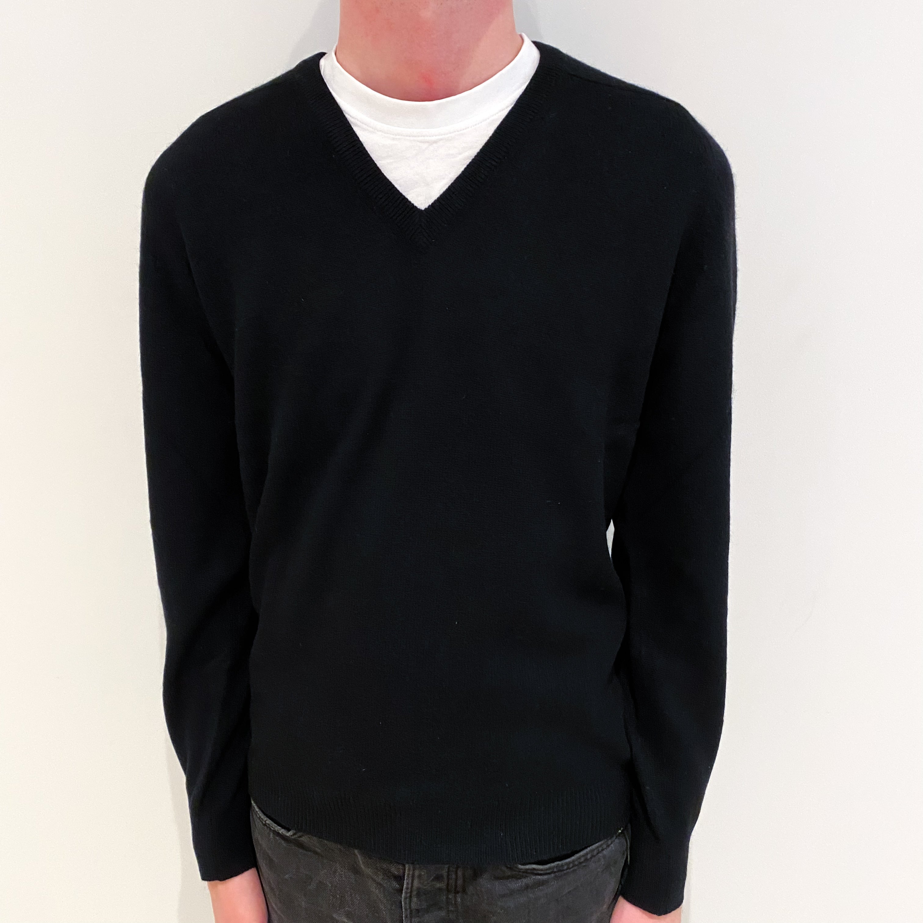 Men's Black Cashmere V-Neck Jumper Small