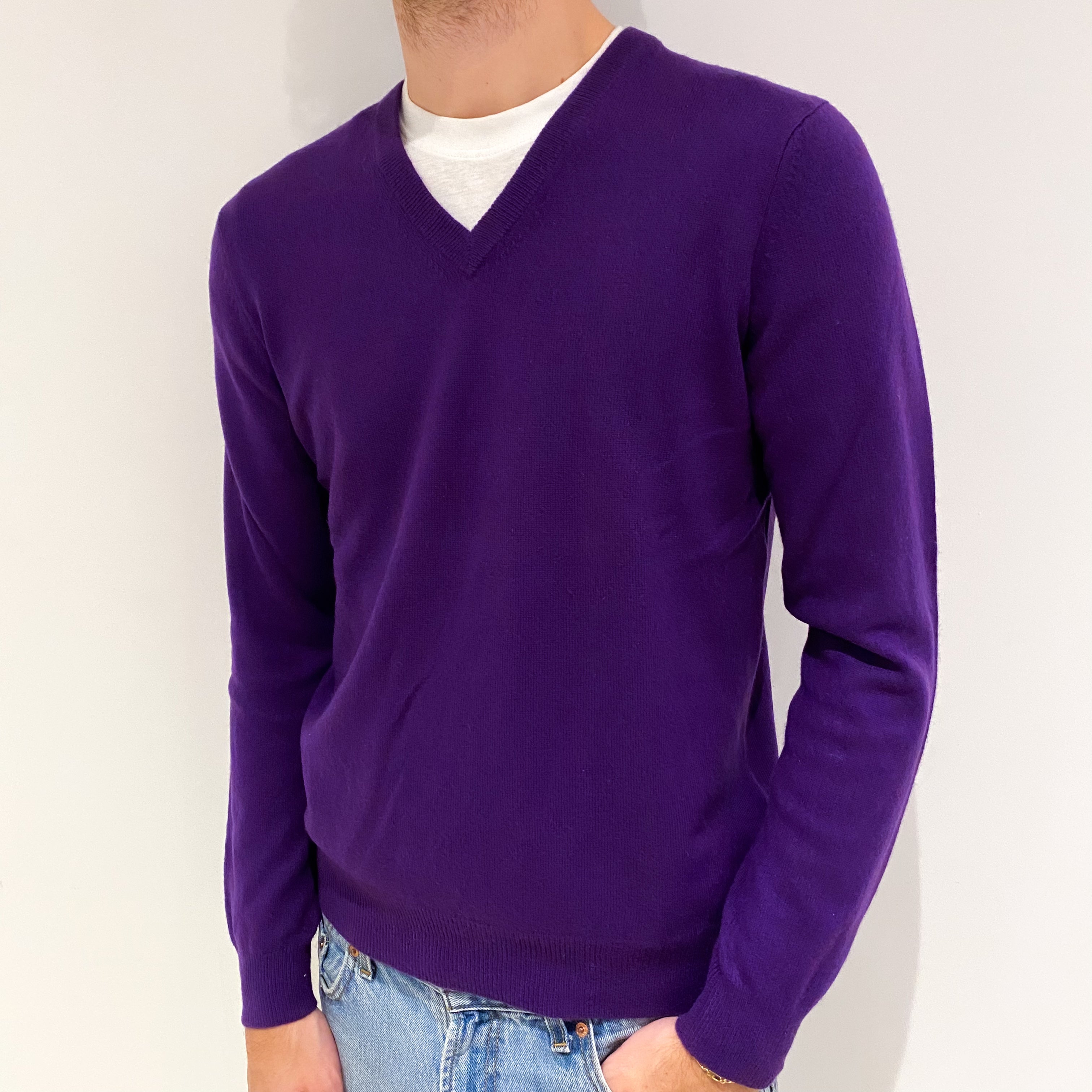 Men's Pansy Purple Cashmere V Neck Jumper Medium