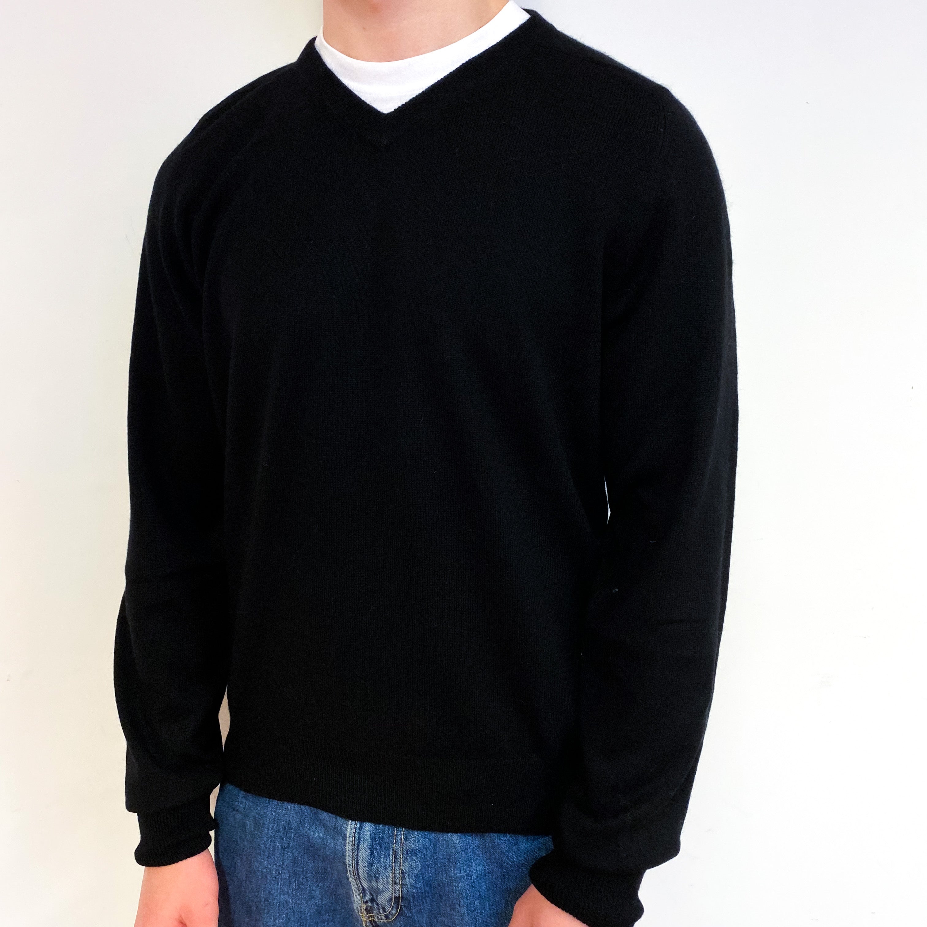 Men's Black Cashmere V-Neck Jumper Small
