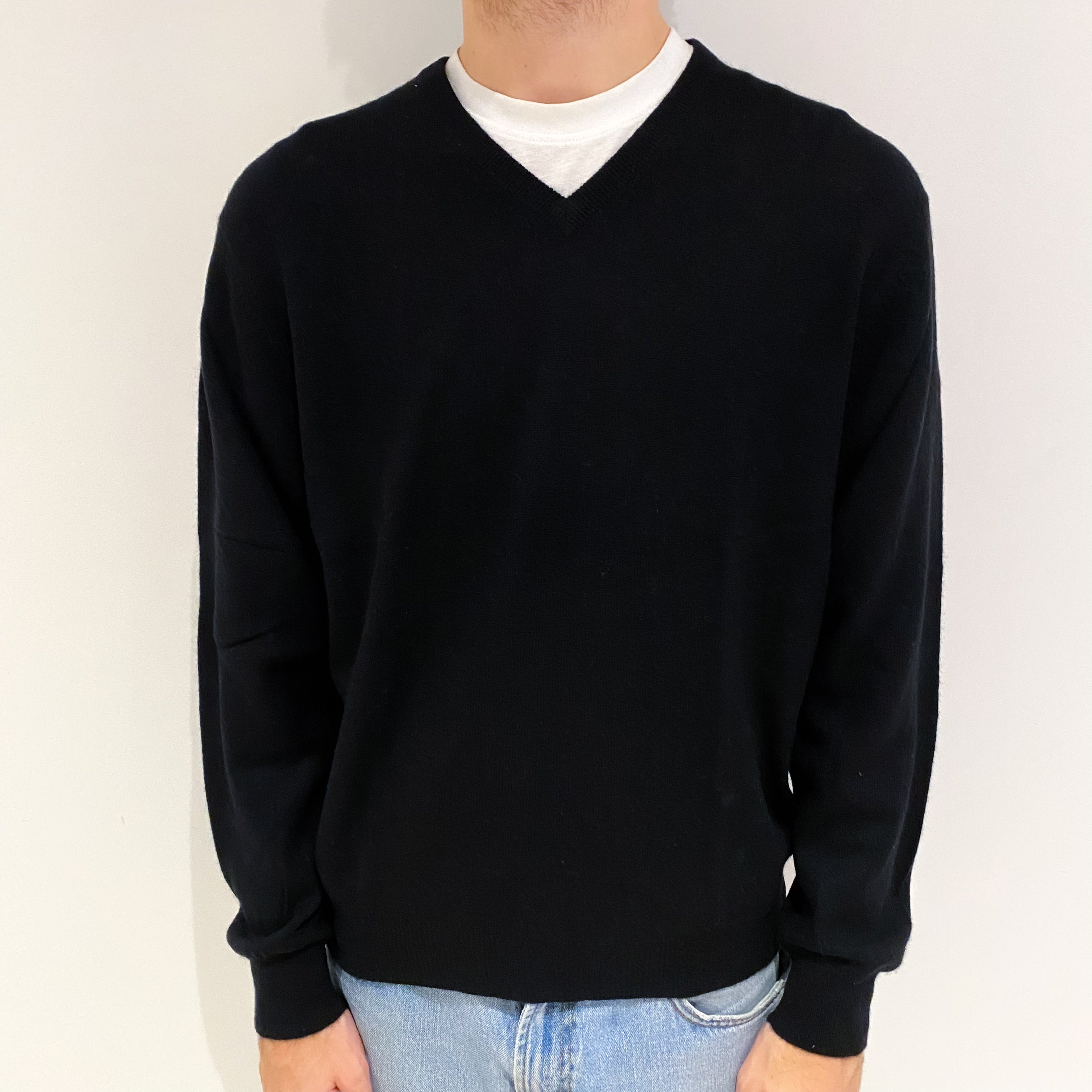 Men's Black Cashmere V Neck Jumper Medium