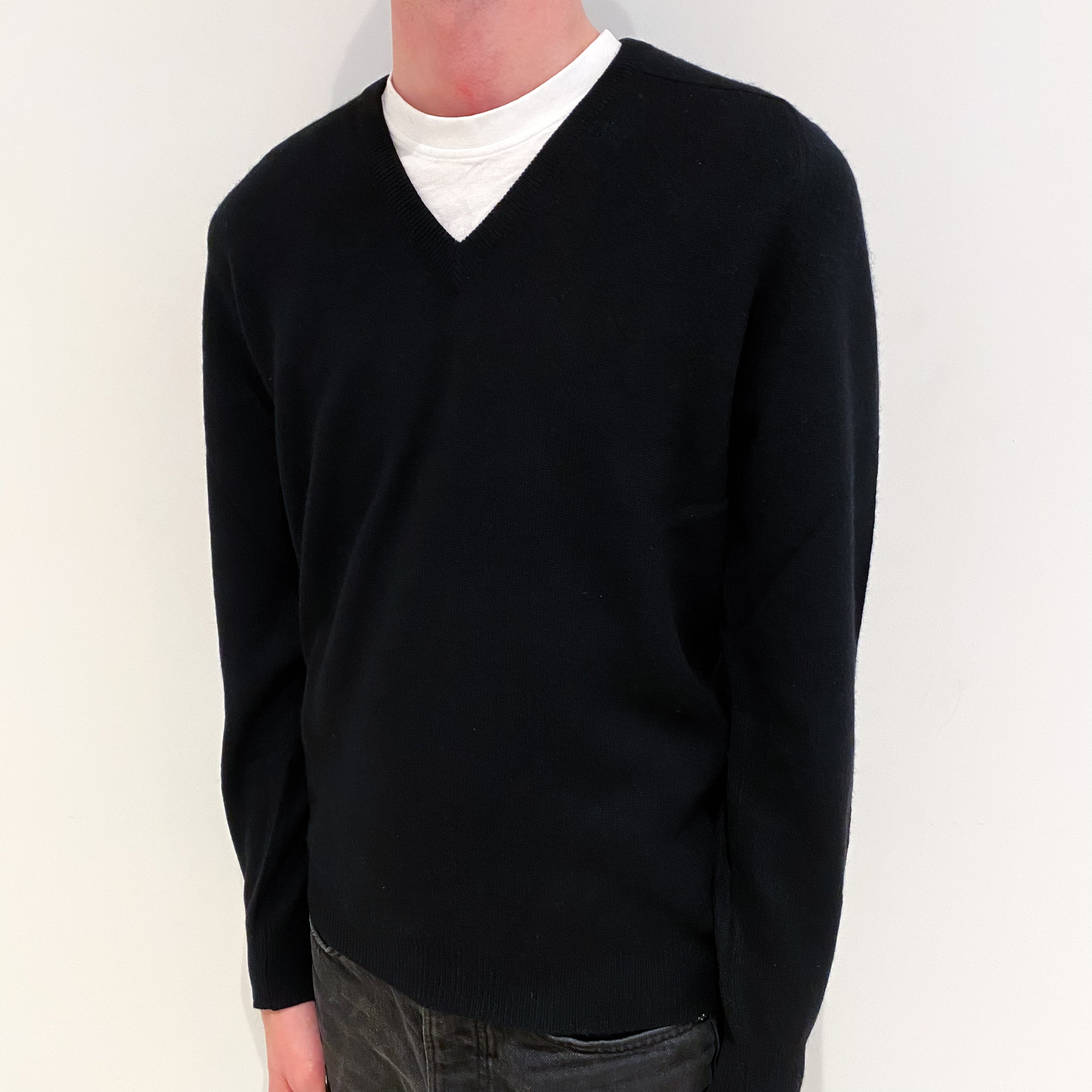 Men's Black Cashmere V-Neck Jumper Small