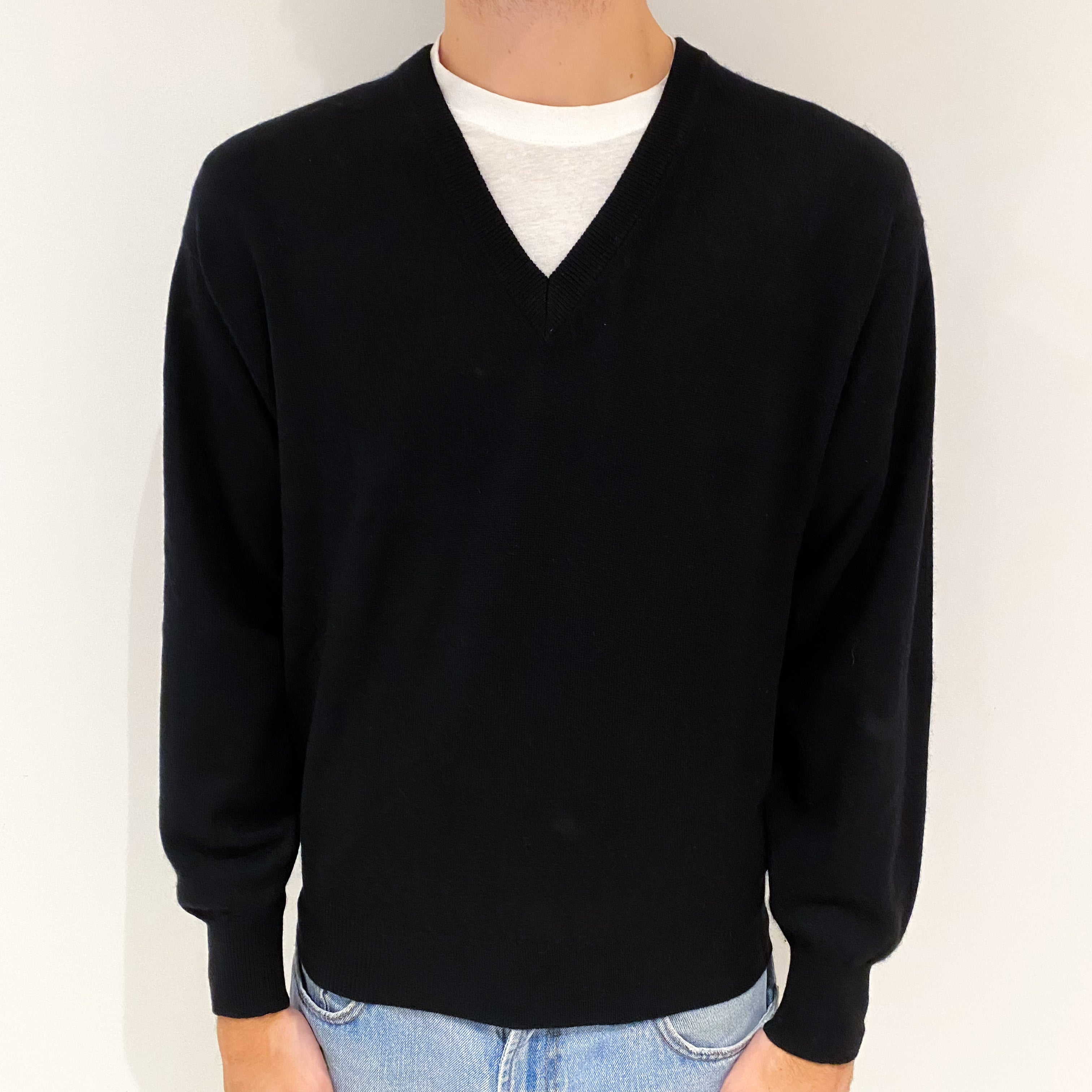 Men's Black Cashmere V-Neck Jumper Large