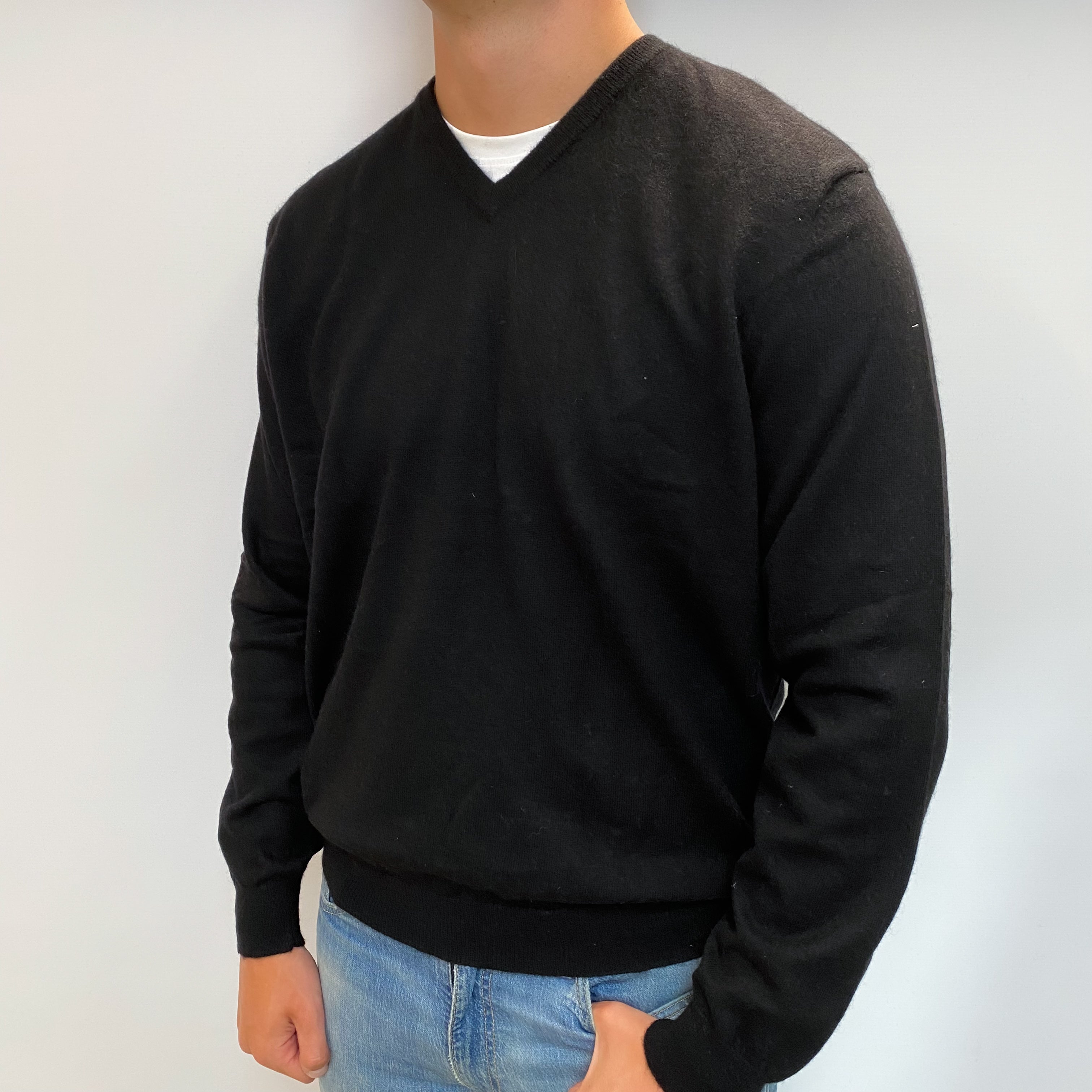 Men's Black Cashmere V Neck Jumper XL