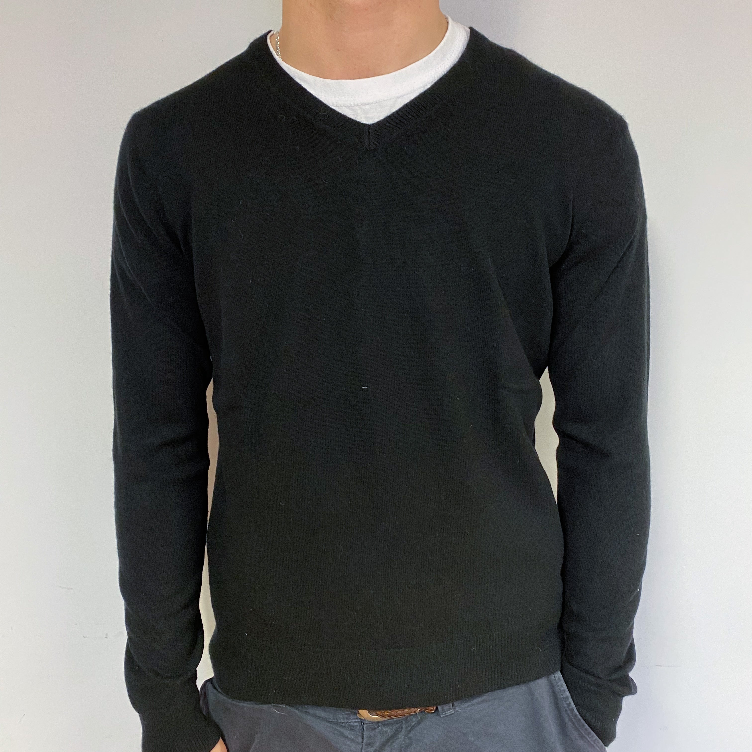 Men's Black Cashmere V-Neck Jumper Medium