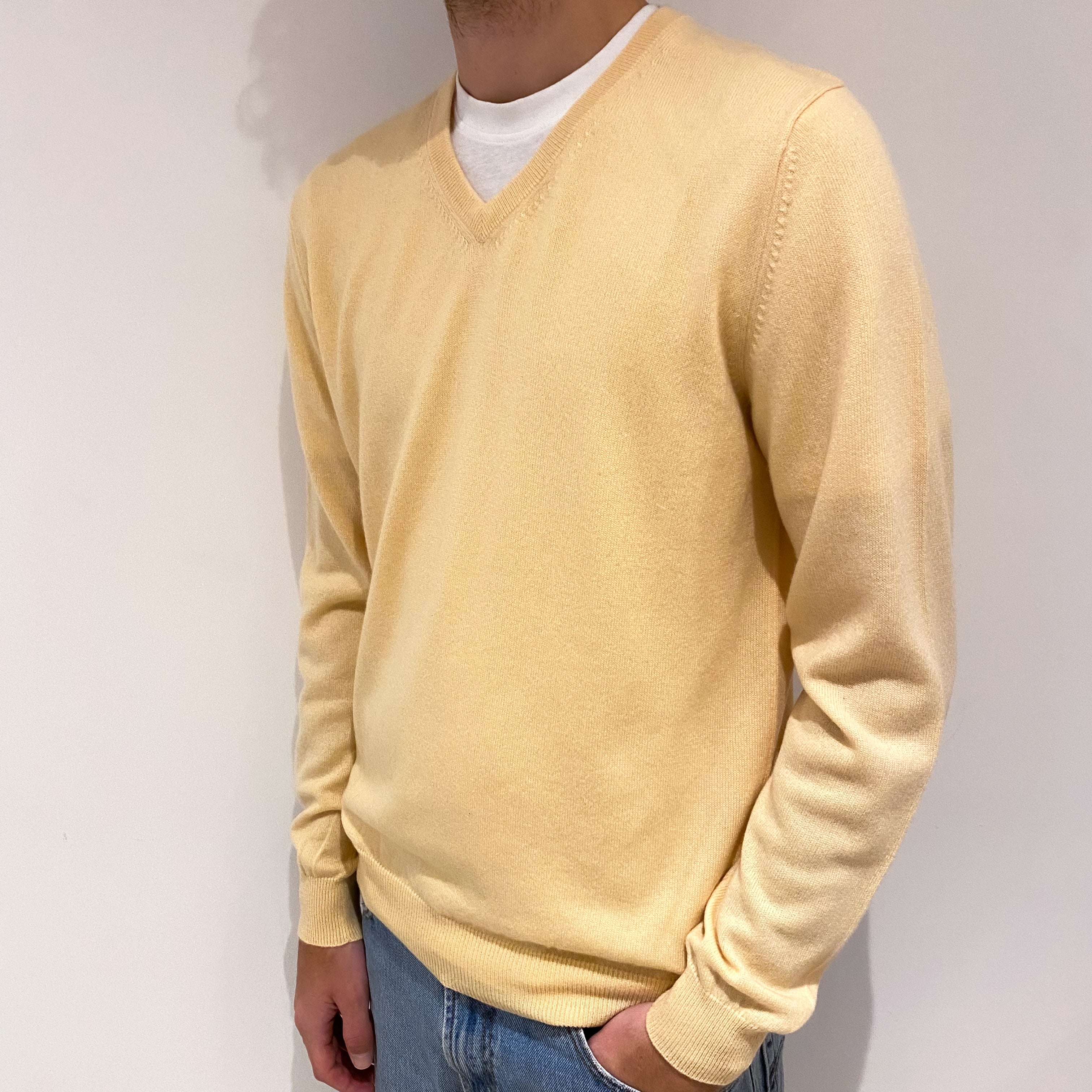 Men's Pale Yellow Cashmere V-Neck Jumper Large