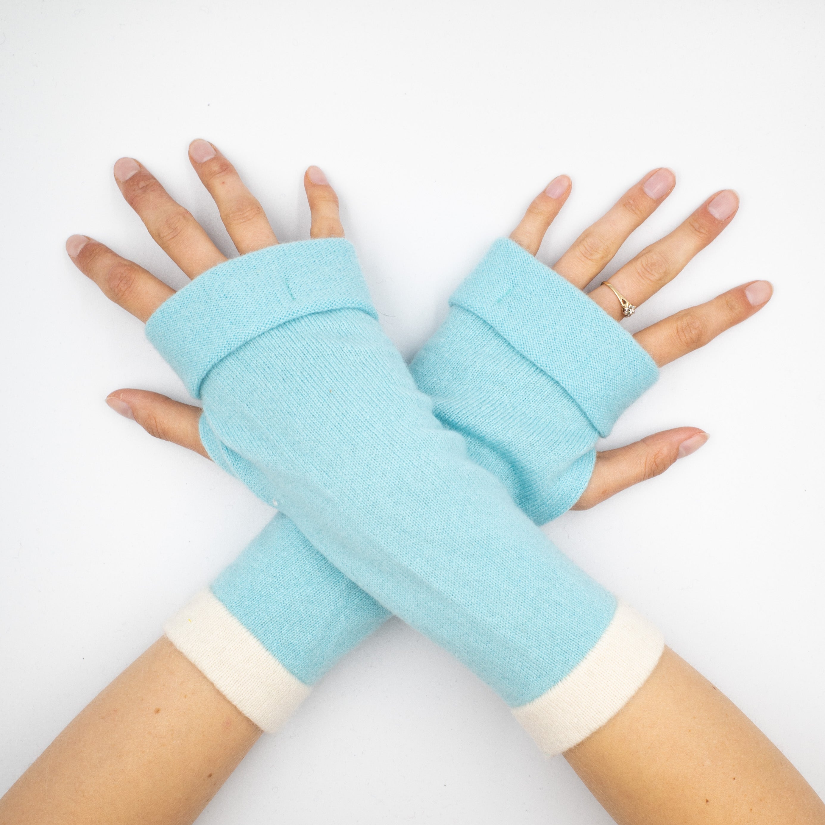 Aqua Cream Trimmed Fingerless Gloves