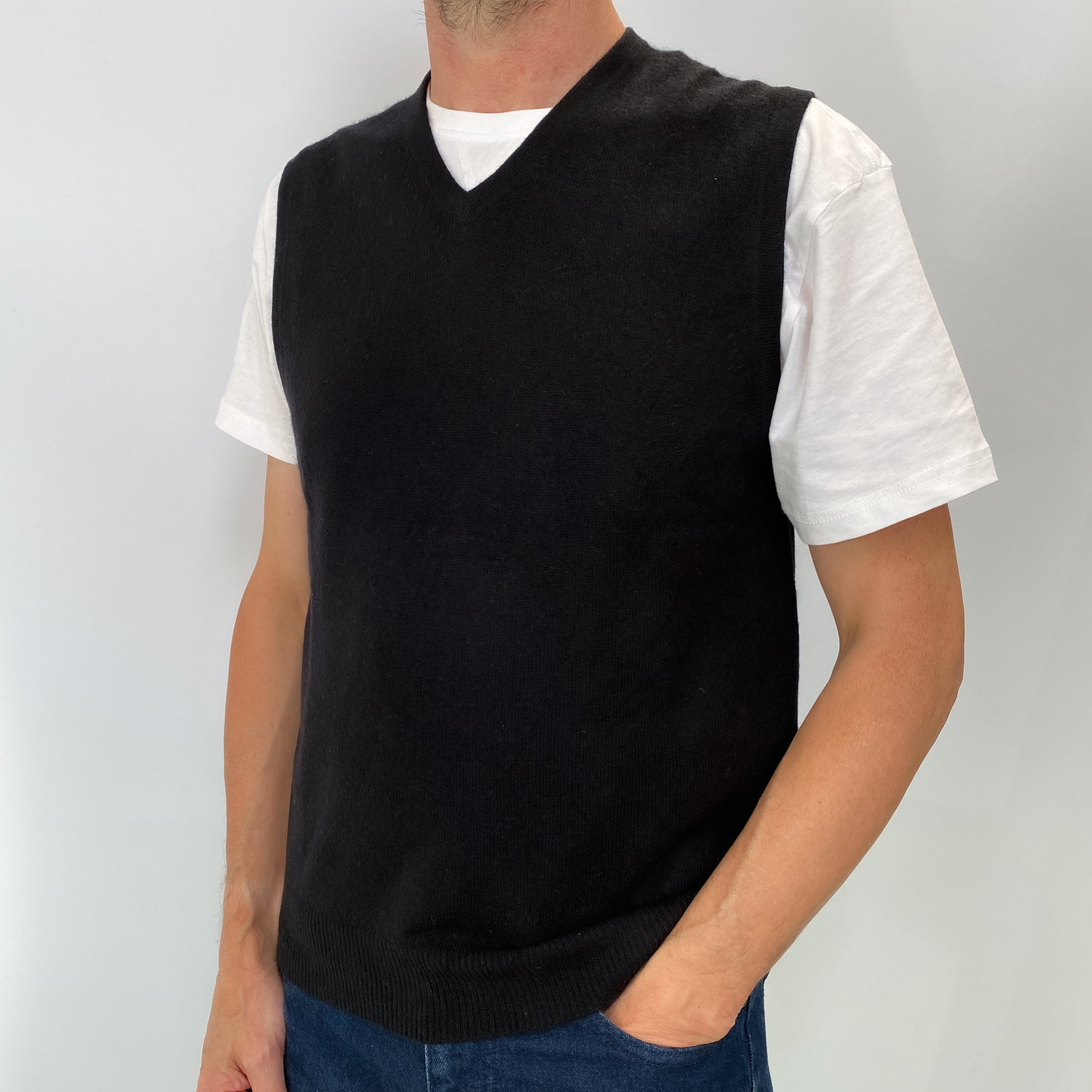 Black Men's Cashmere V Neck Sleeveless Jumper Small