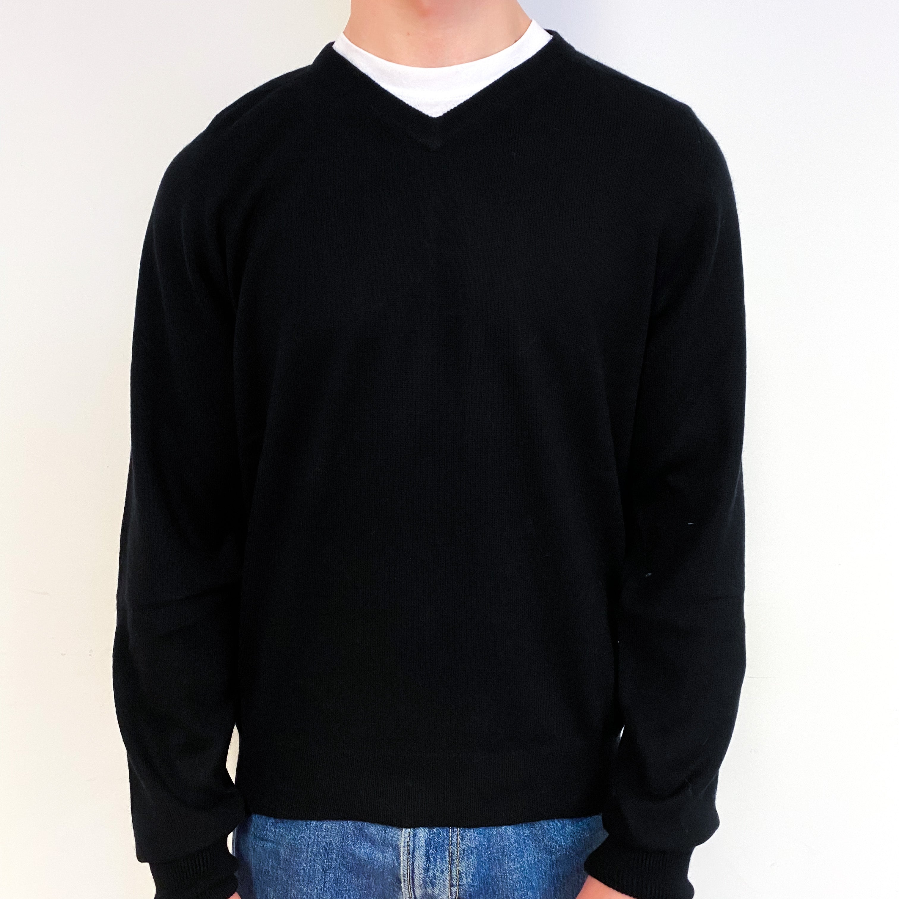 Men's Black Cashmere V-Neck Jumper Small