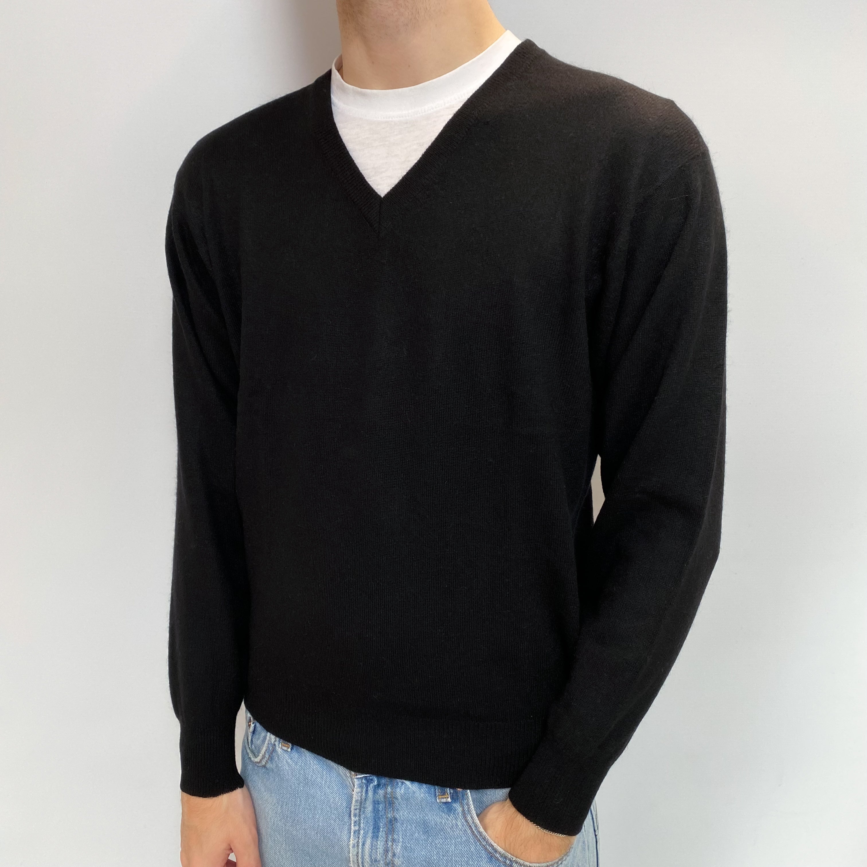 Men's Black Cashmere V Neck Jumper Large