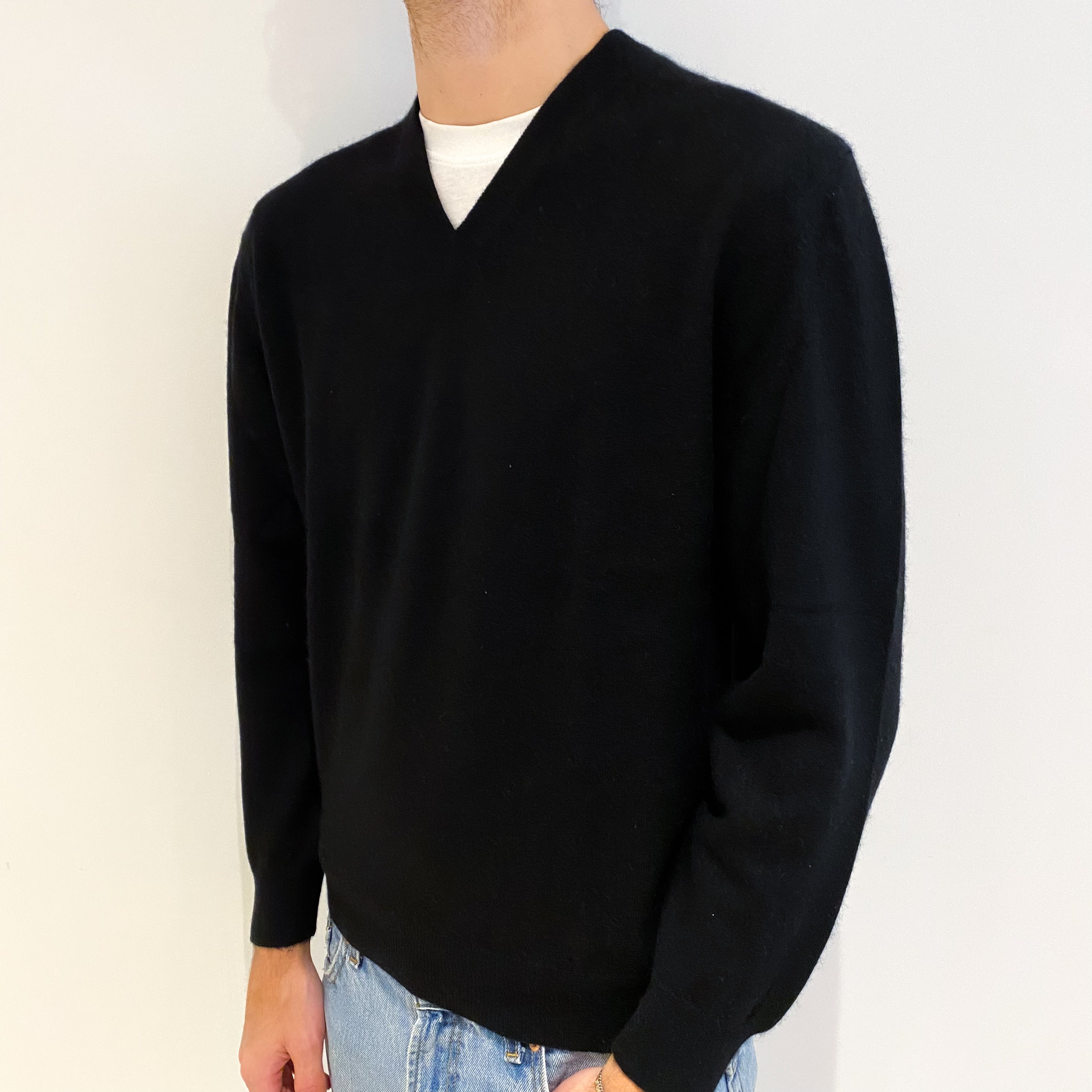 Men's Black Cashmere V Neck Jumper Large