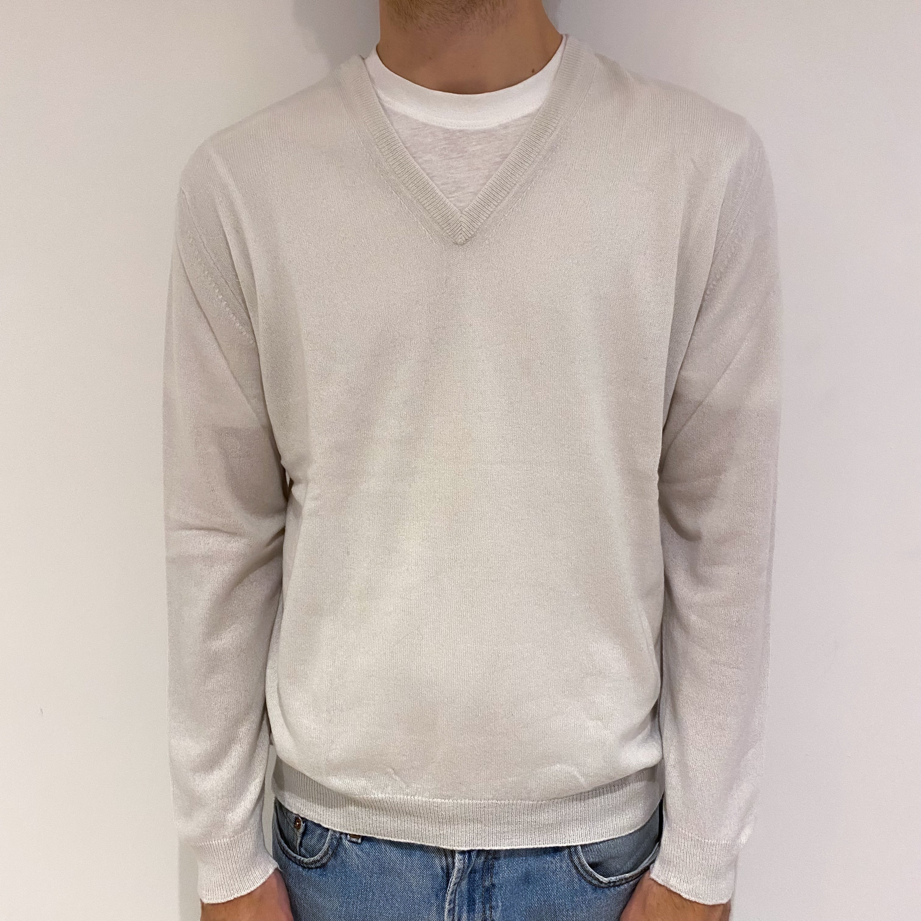 Men's Winter White Lightweight Cashmere V Neck Jumper Large
