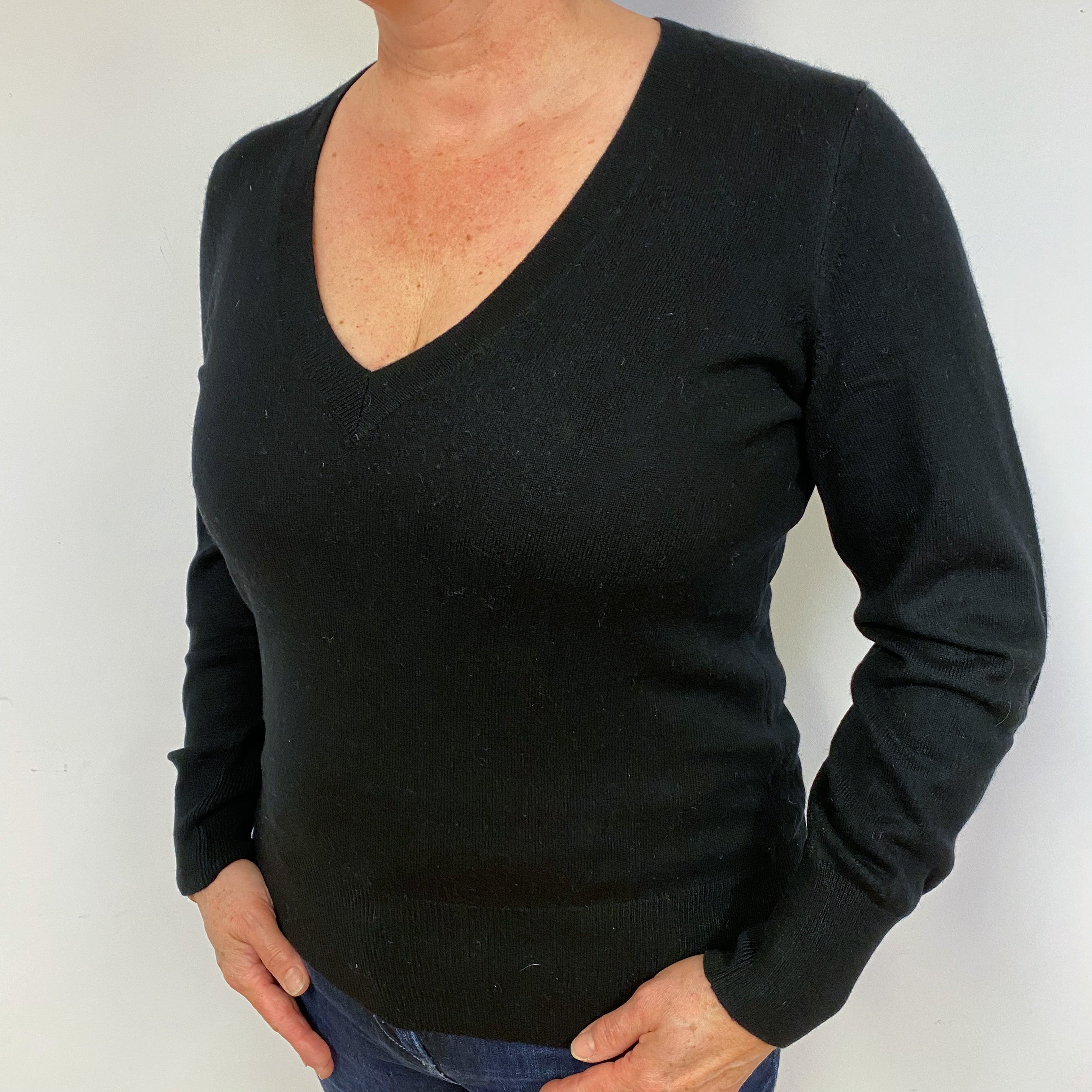 Black Cashmere V-Neck Jumper Large.