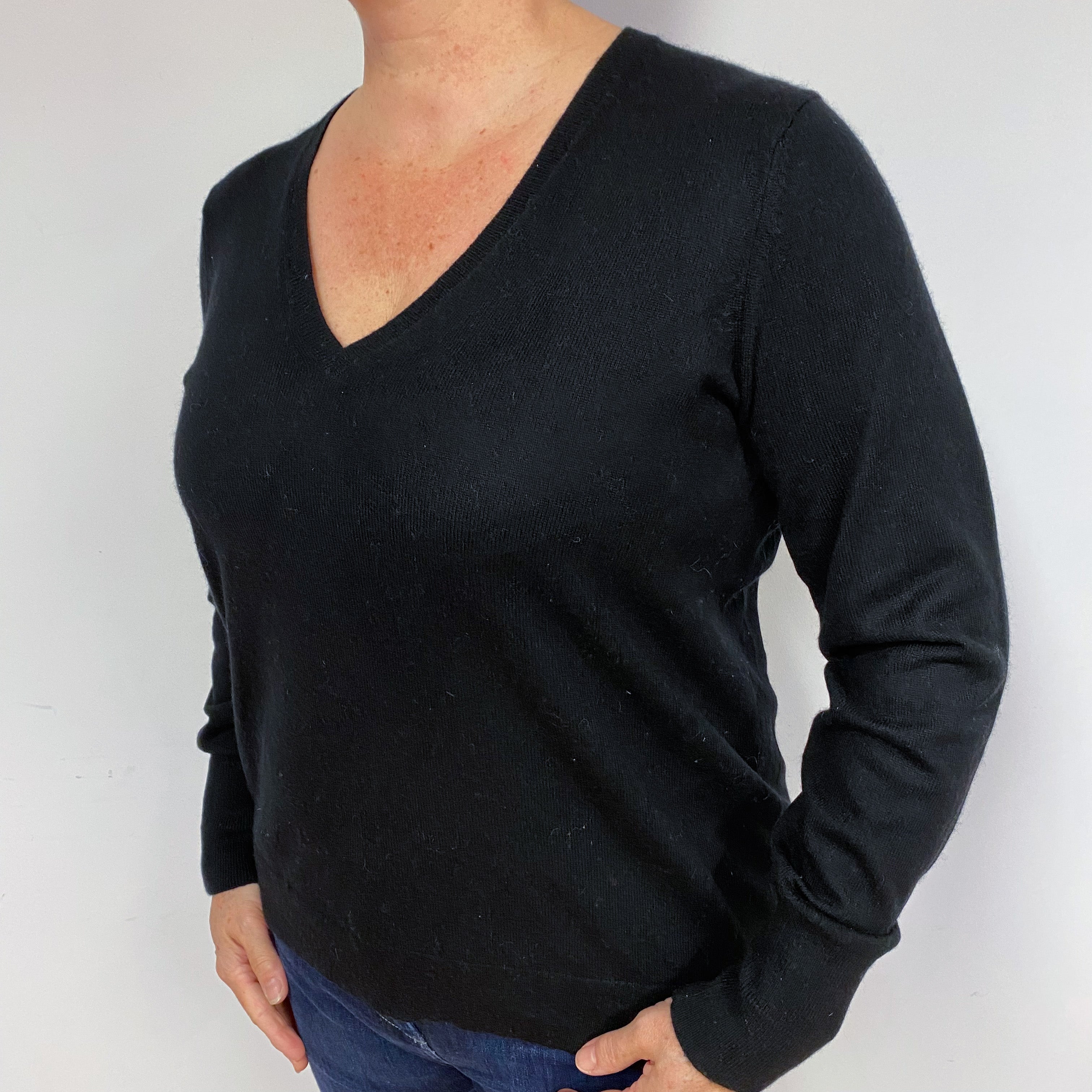 Black Cashmere V-Neck Jumper Large