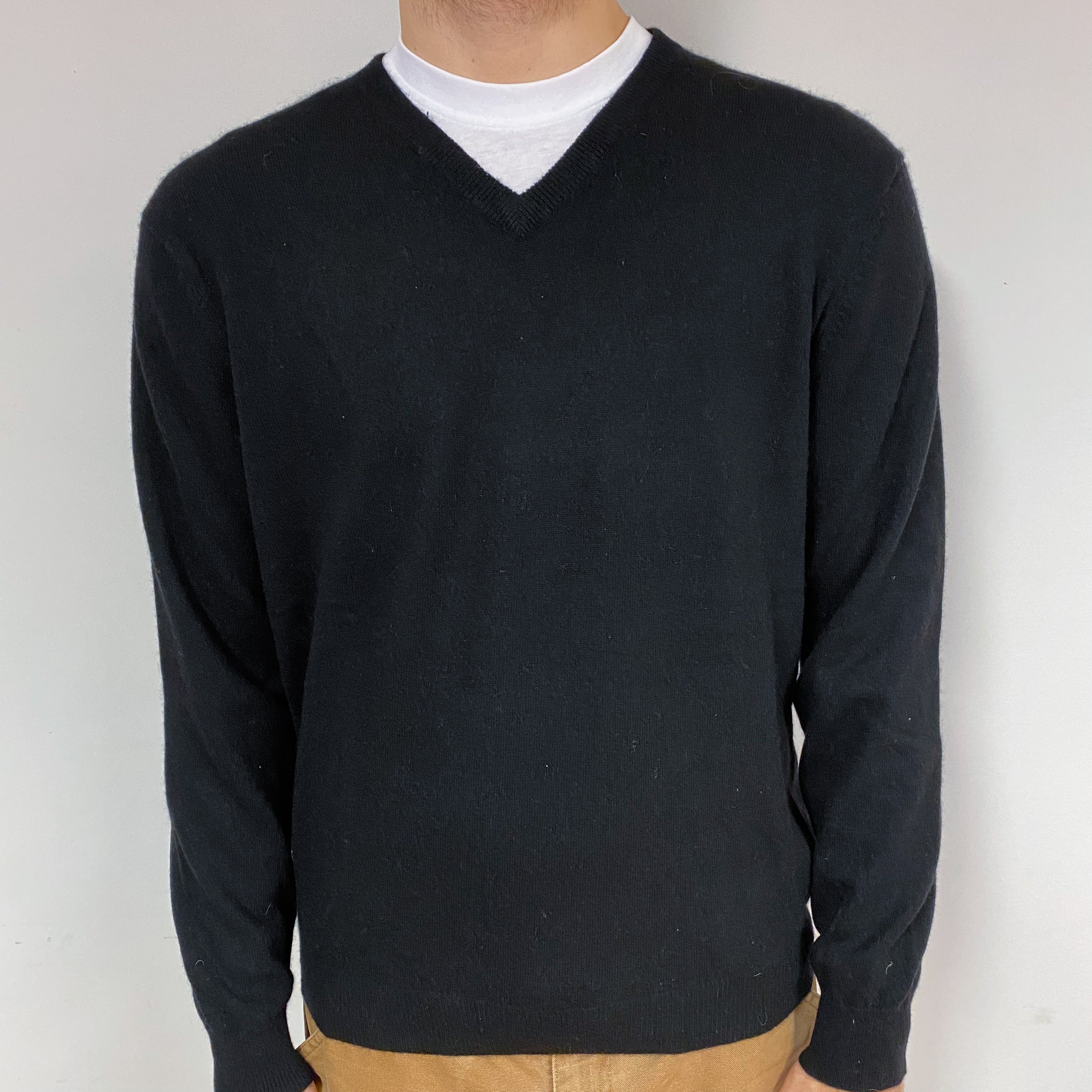 Men's Black Cashmere V-Neck Jumper Large