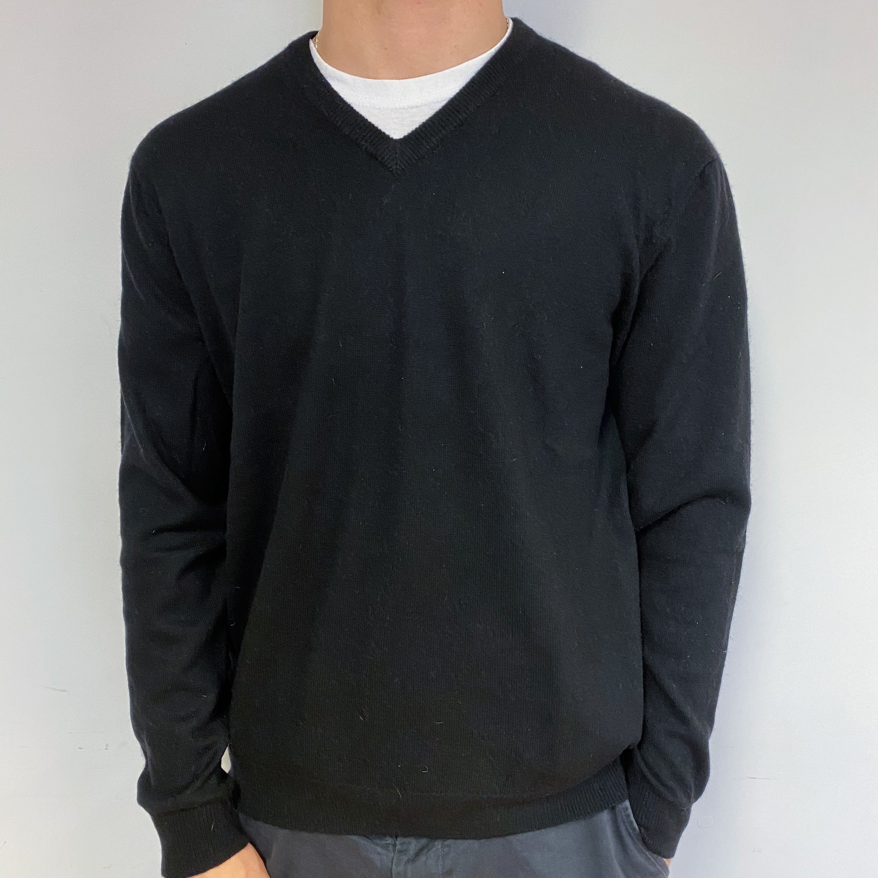Men's Black Cashmere V-Neck Jumper Medium
