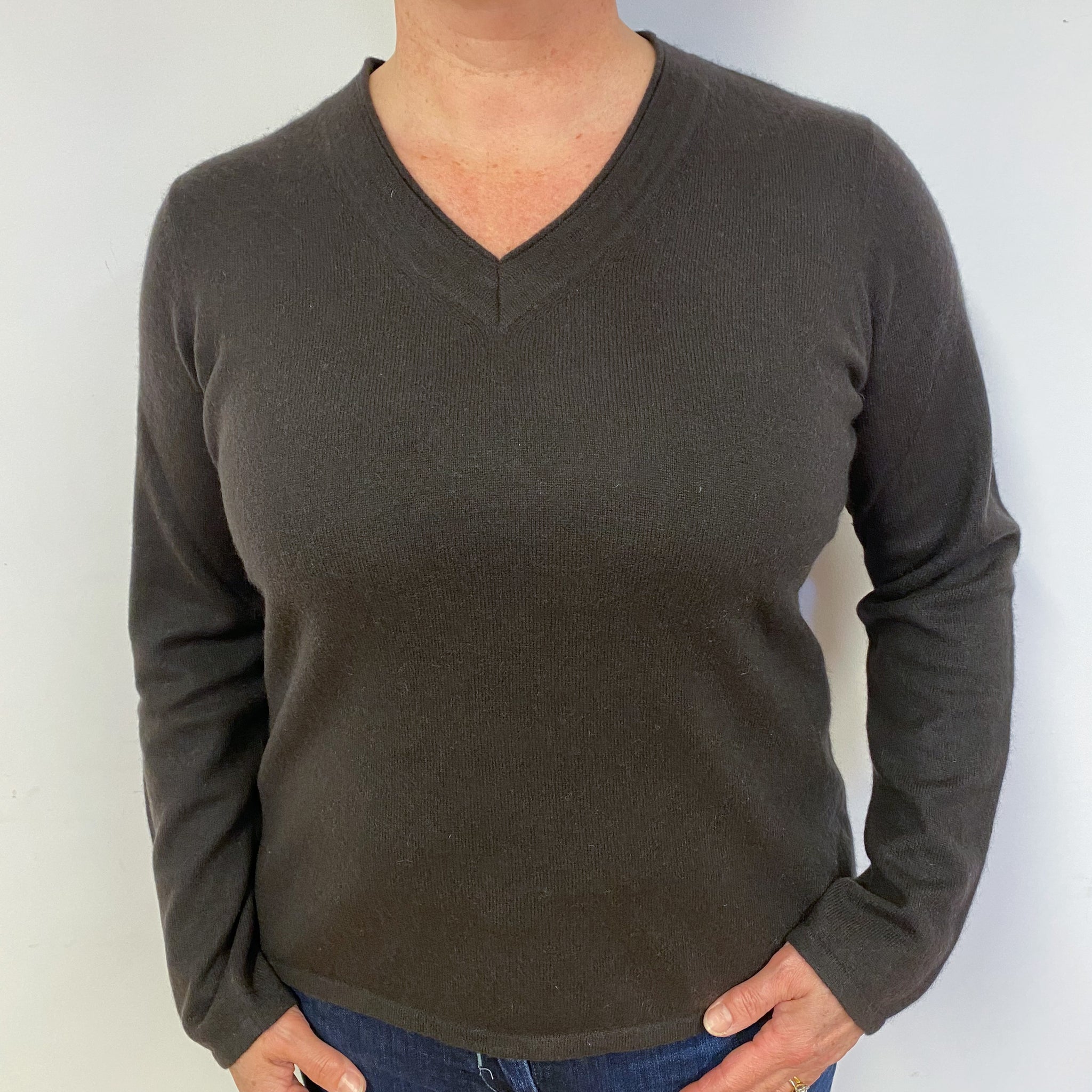 Round Neck Sleeveless Jumper - Chocolate