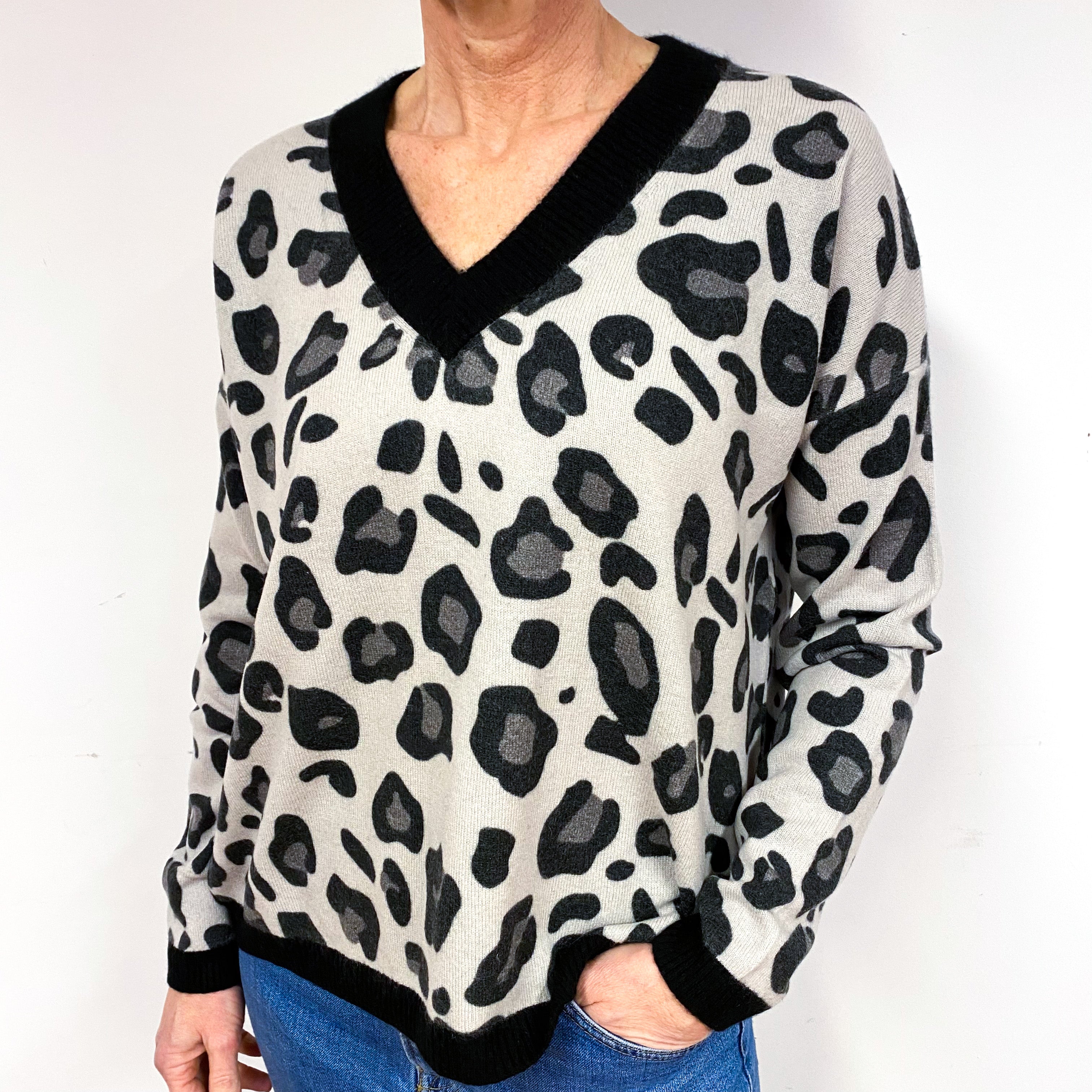 Slouchy Grey Leopard Cashmere V-Neck Jumper Medium
