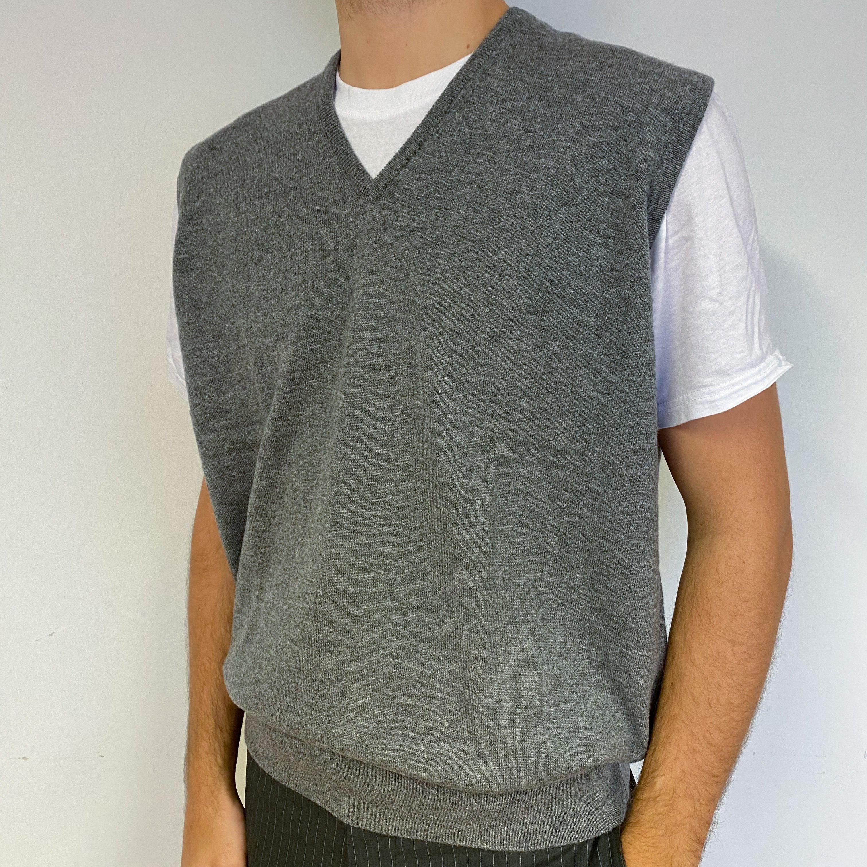 Men’s Brand New Scottish Smoke Grey Sleeveless Jumper Small