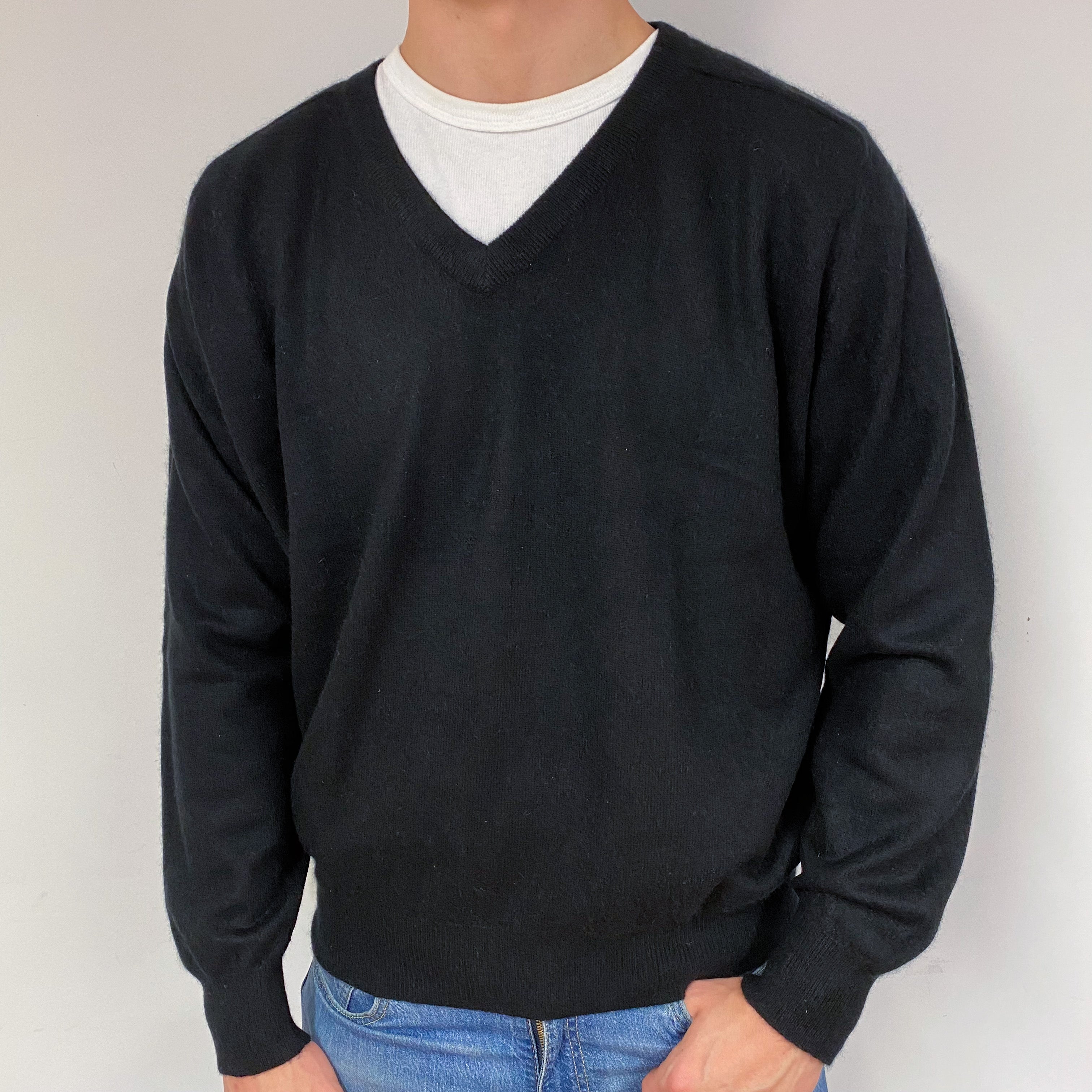 Men’s Black V-Neck Jumper Extra Large