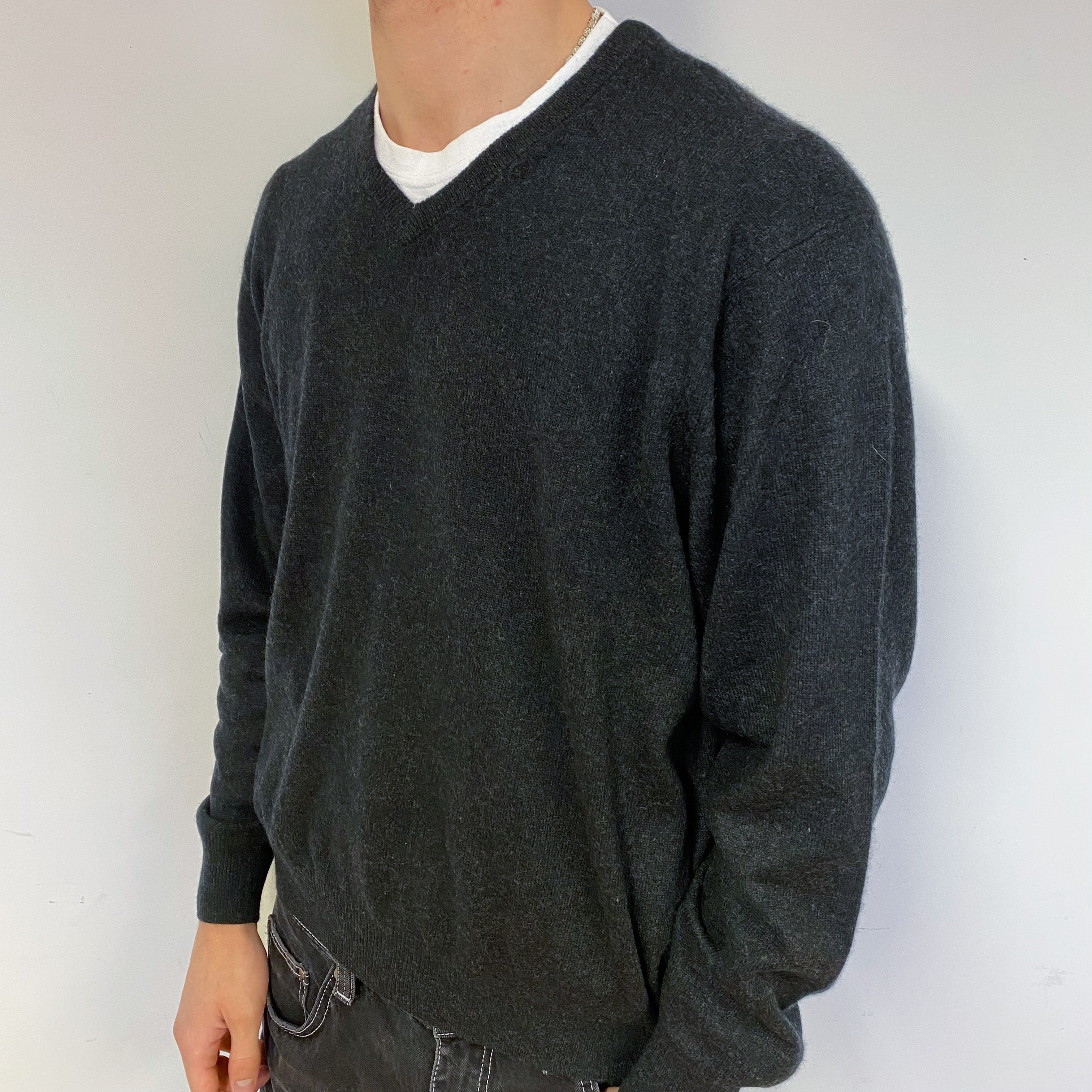 Men’s Charcoal Grey Cashmere V-Neck Jumper Medium