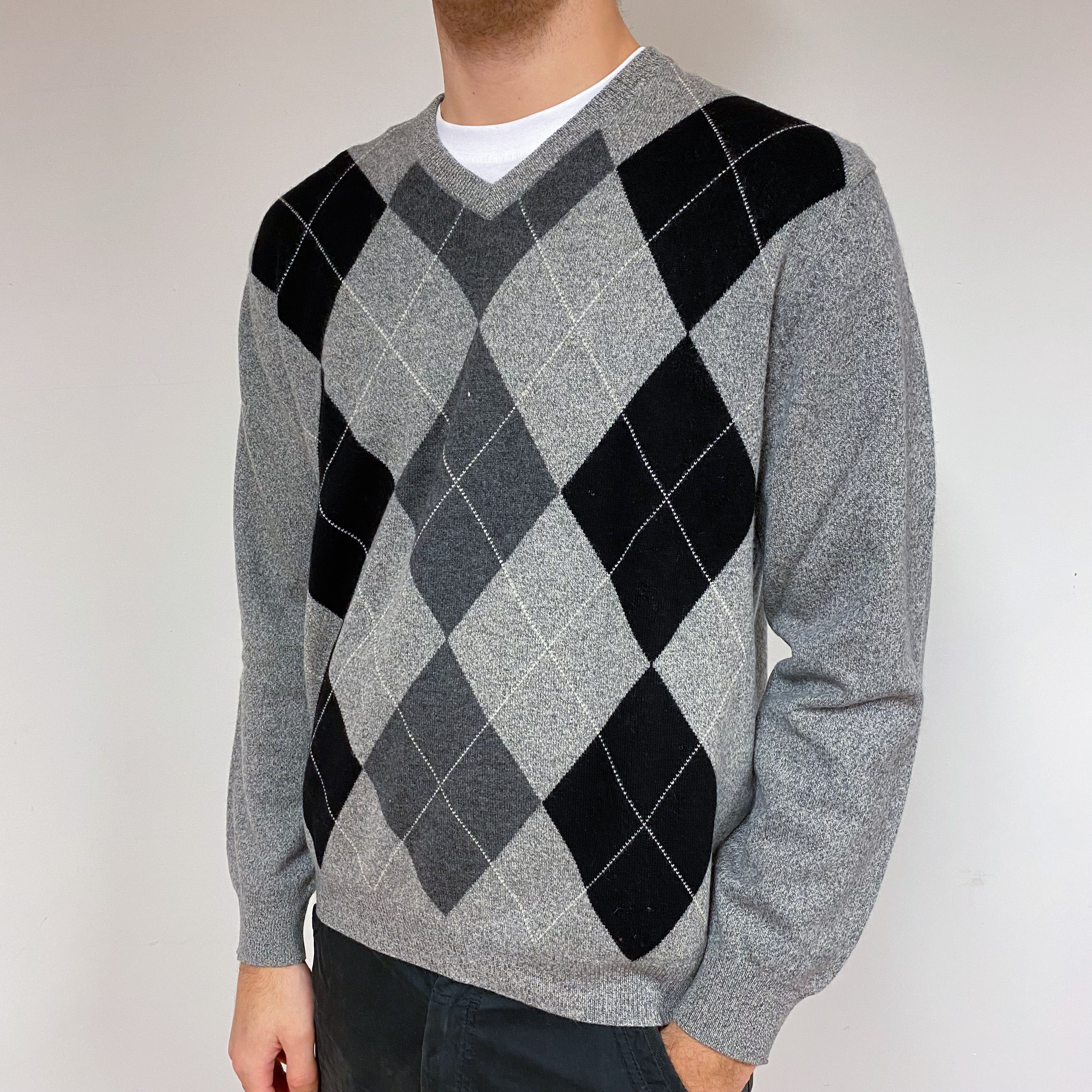 Men’s Diamond Print V Neck Jumper Large