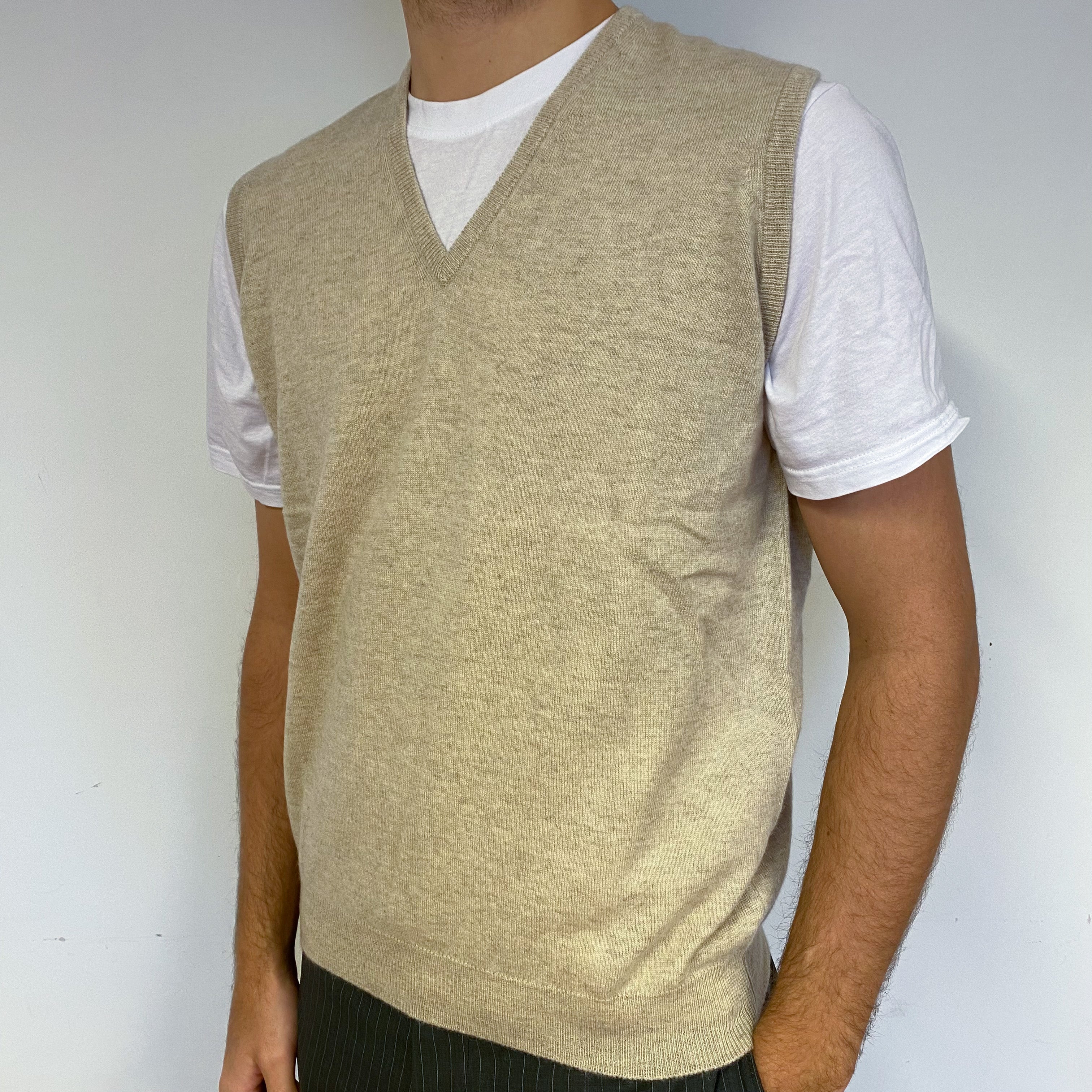 Men’s Brand New Scottish Sand Sleeveless Jumper Large