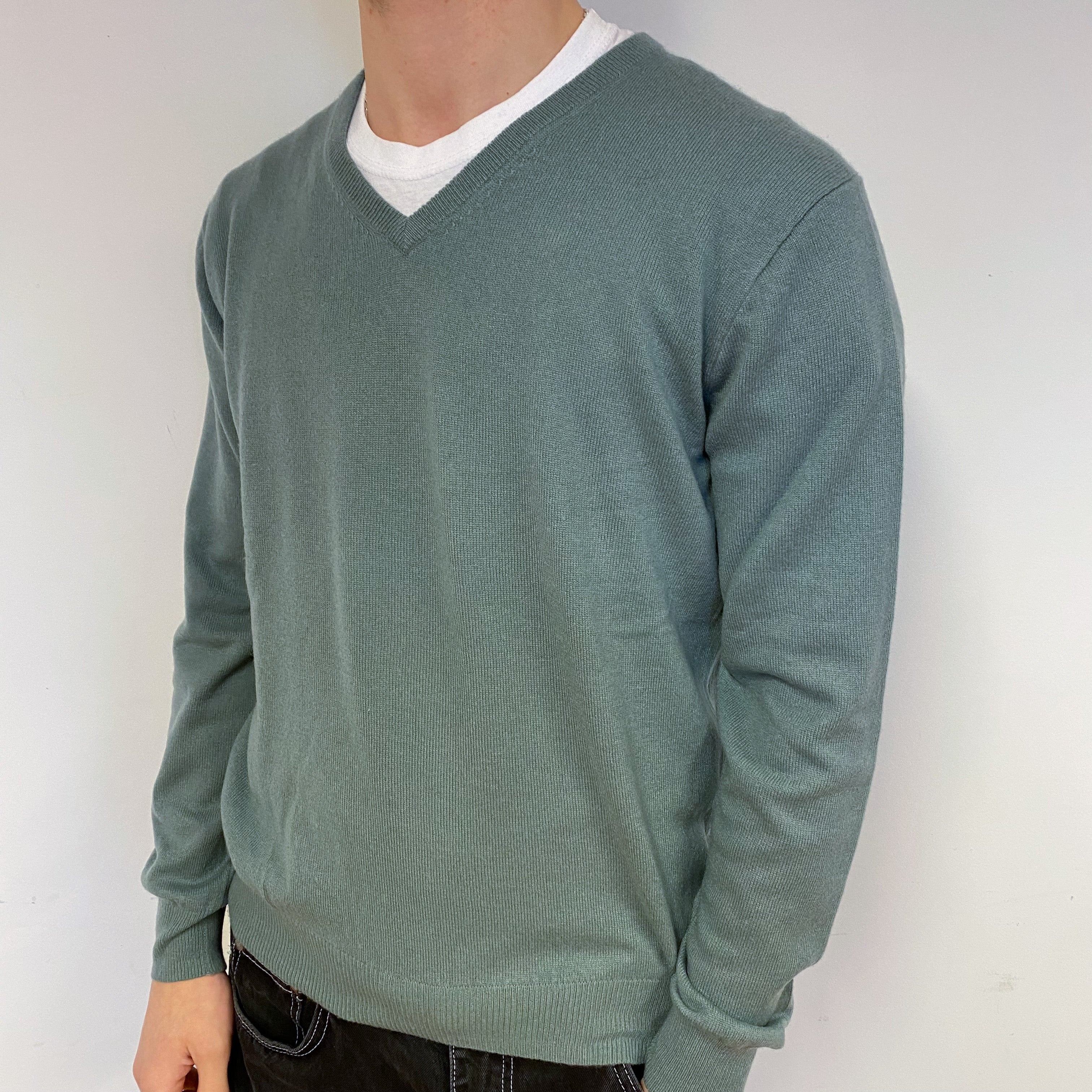Men’s Muted Green Cashmere V-Neck Jumper Medium