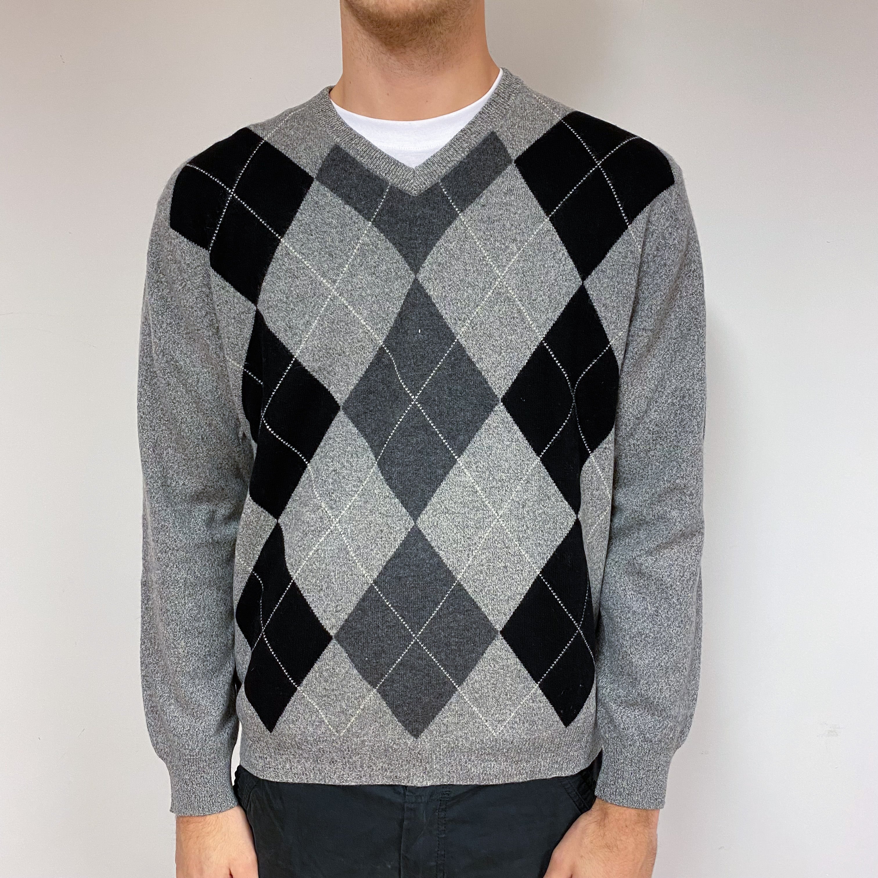 Men’s Diamond Print V Neck Jumper Large