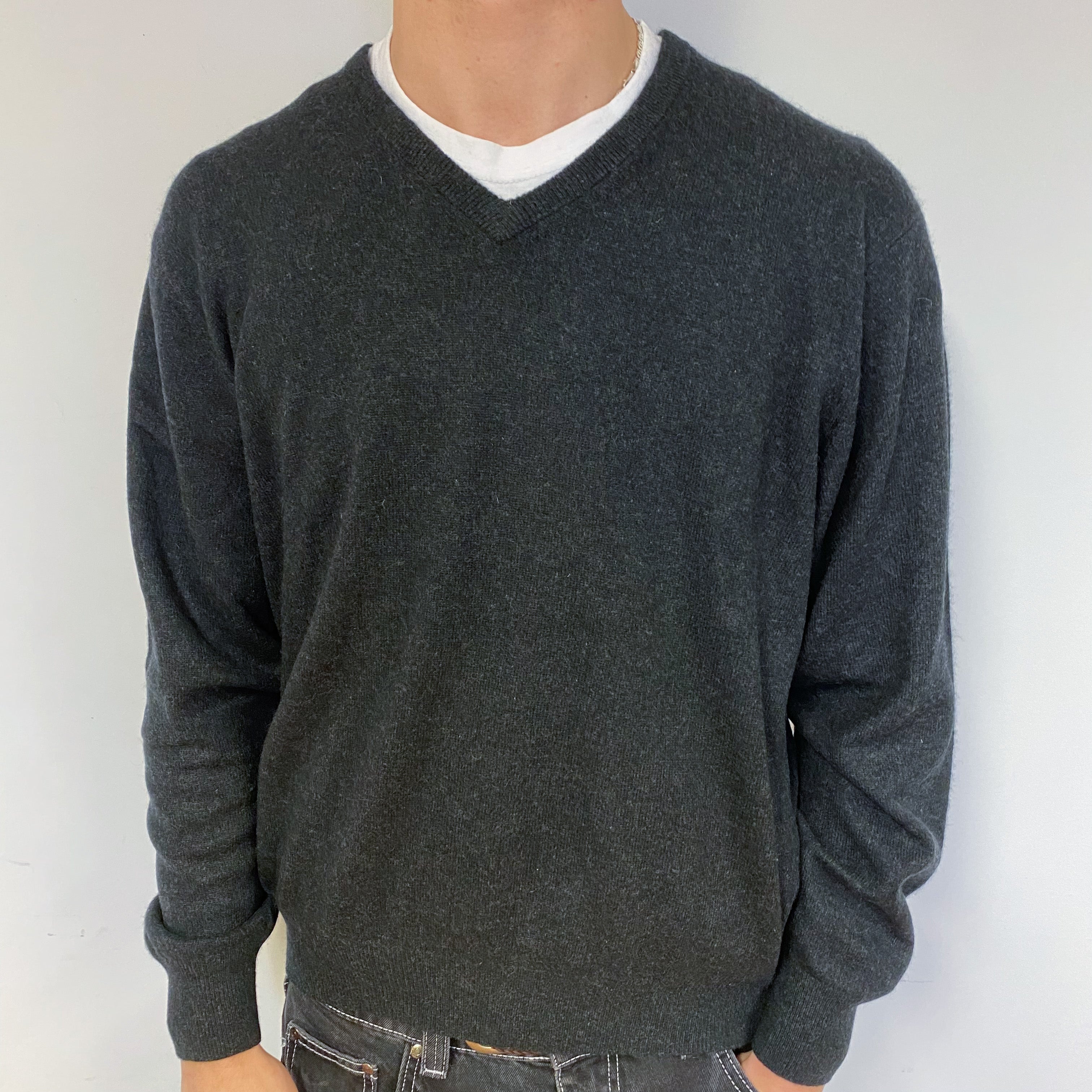Men’s Charcoal Grey Cashmere V-Neck Jumper Medium